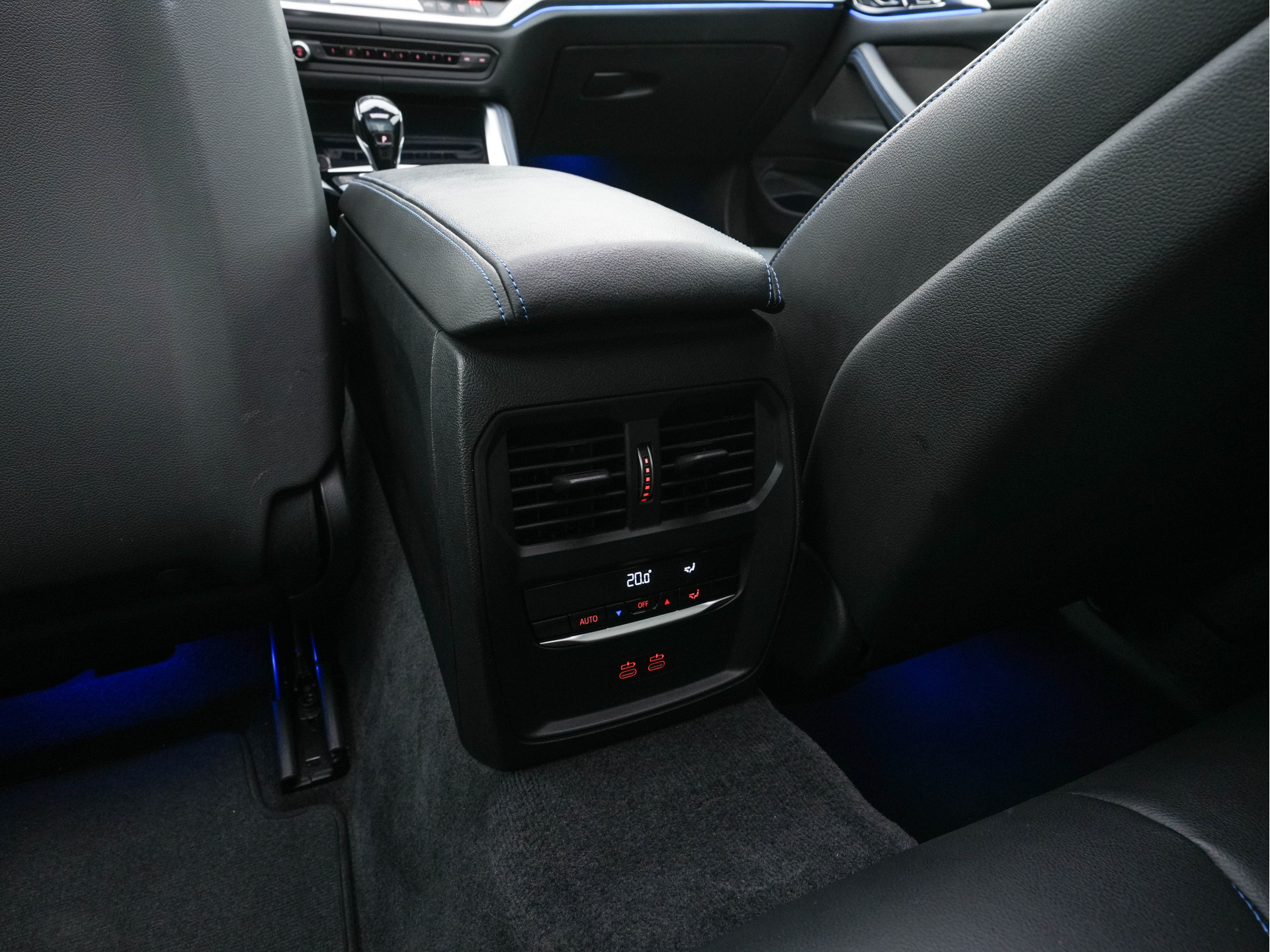 BMW 4-serie Coupé M440i xDrive High Executive Aut. *PANO | LEATHER | HARMAN/KARDON | HEAD-UP | LASER-LED | ADAPTIVE-CRUISE | TOPVIEW | MEMORY-PACK | KEYLESS | HEATED-SPORTSEATS | DAB+ | DIGI-COCKPIT | SHIFTPADDLES | TOWBAR | 19''ALU*