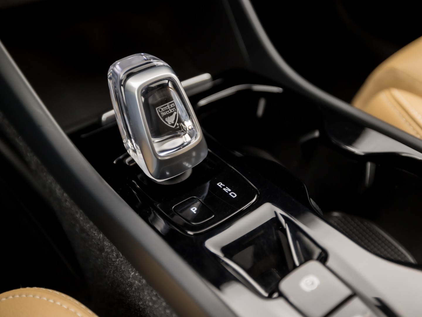 Volvo XC40 1.5 T5 Recharge Inscription Sport 262Pk Automaat (PANORAMADAK, APPLE CARPLAY, MEMORY SEAT, ZWART HEMEL, CAMERA, LEDER, SPORTSTOELEN, ELEK ACHTERKLEP, NIEUWSTAAT)