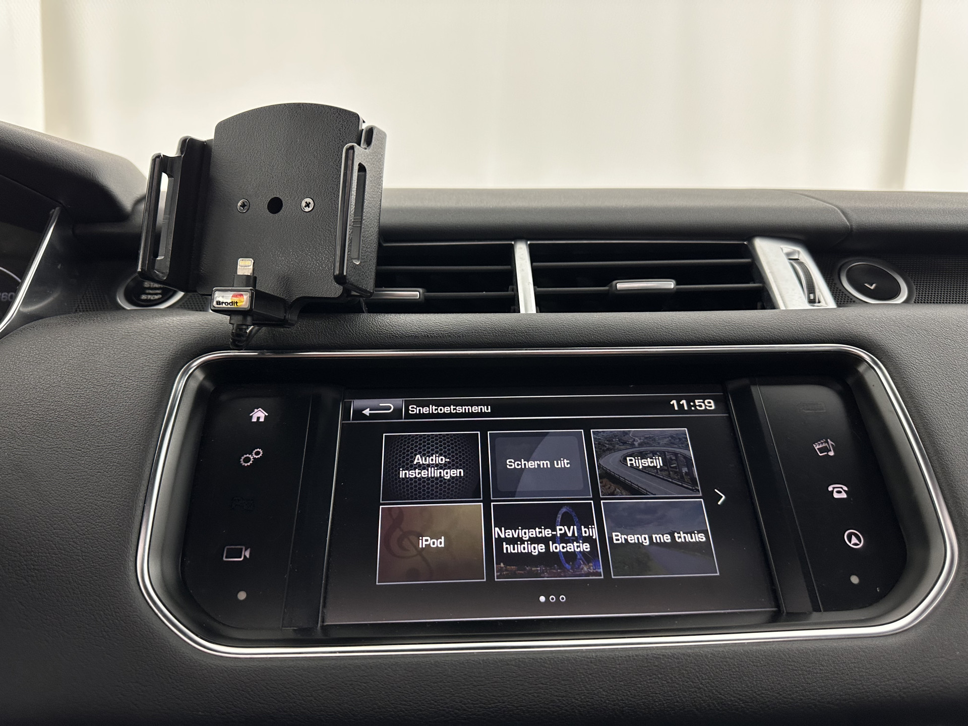 Land Rover Range Rover Sport 3.0 TDV6 HSE Dynamic Aut. *PANO | DIGI-COCKPIT | LEATHER | XENON | NAVI-FULLMAP | CAMERA | AIRSUSPENSION | ECC | PDC | HEATED-SPORTSEATS | MERIDIAN-SOUND | SHIFTPADDLES | PRIVACYGLASS | CRUISE | 21''ALU*