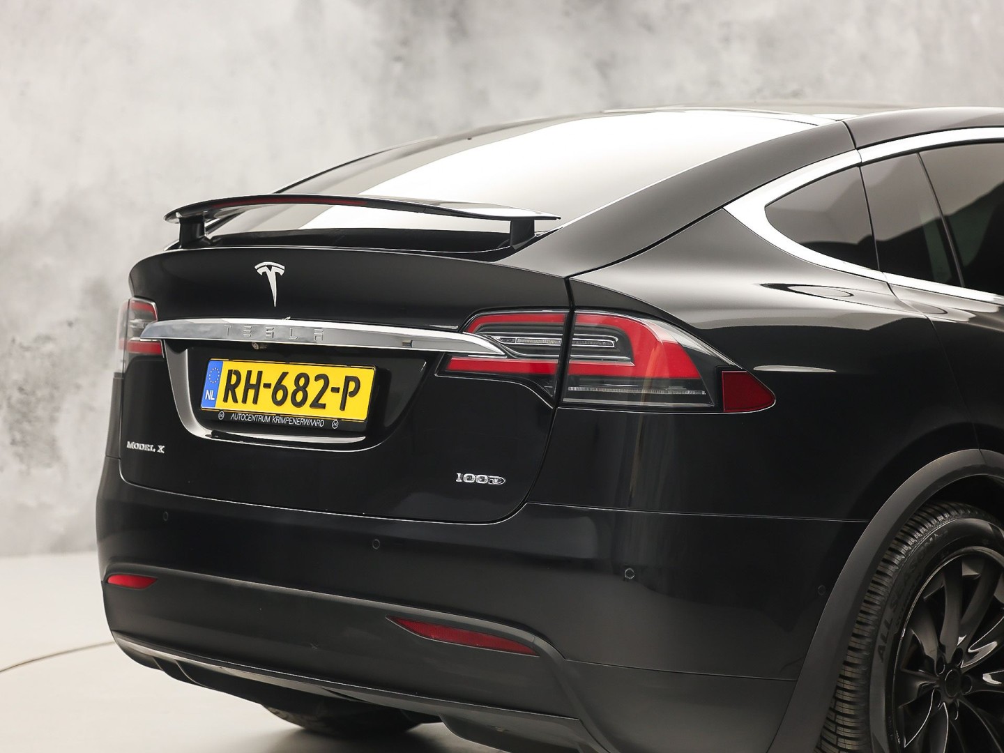 Tesla Model X 100D 7 Persoons 417Pk (AUTOPILOT, LUCHTVERING, STUUR/STOELVERWARMING, CAMERA, ADAPTIVE CRUISE, KEYLESS ENTRY, NIEUWSTAAT)