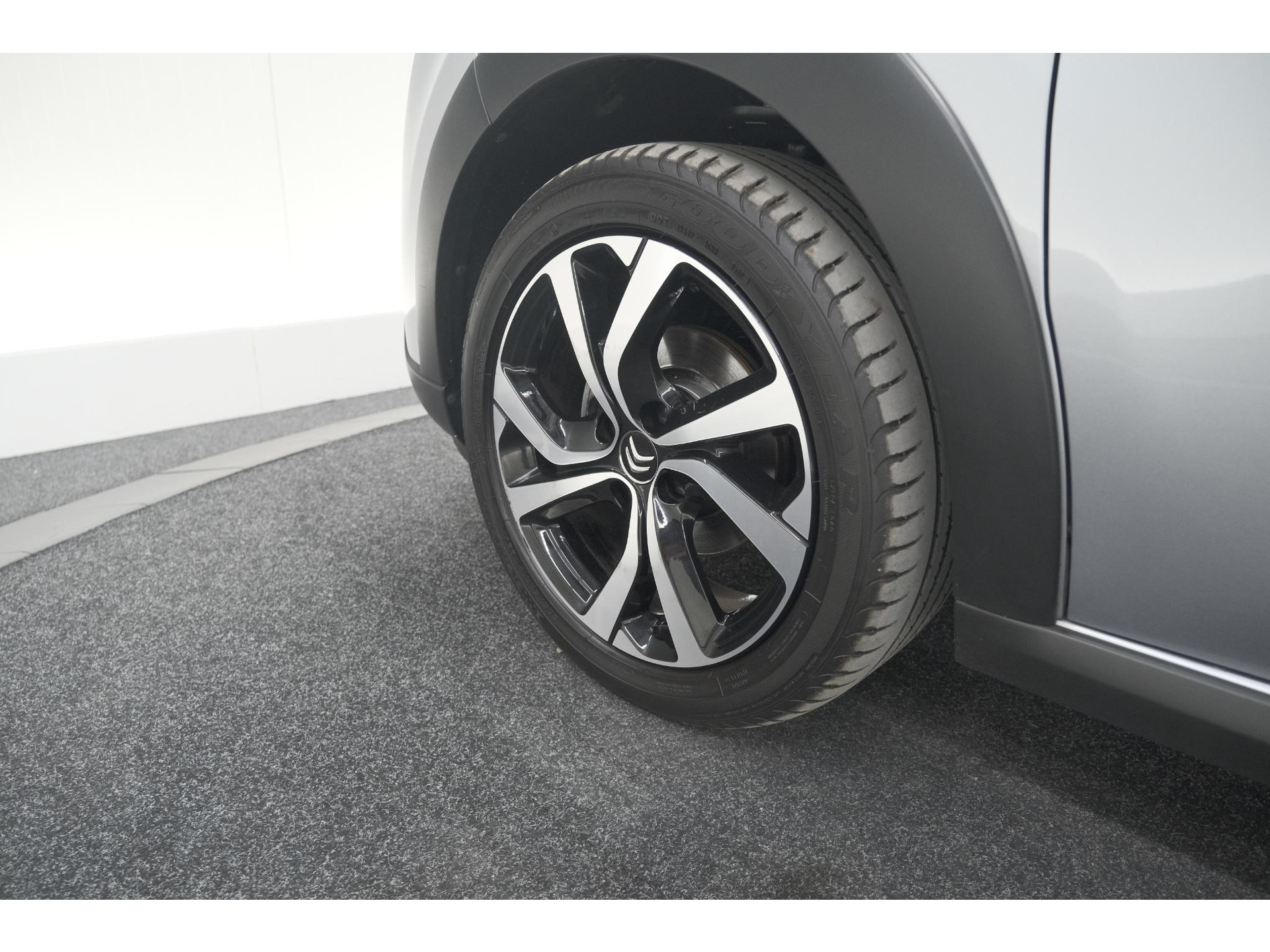 Citroen C3 PureTech 110 EAT6 Shine | Camera | Navigatie | Parkeersensoren | Apple Carplay | 17 Inch Lichtmetalen Velgen