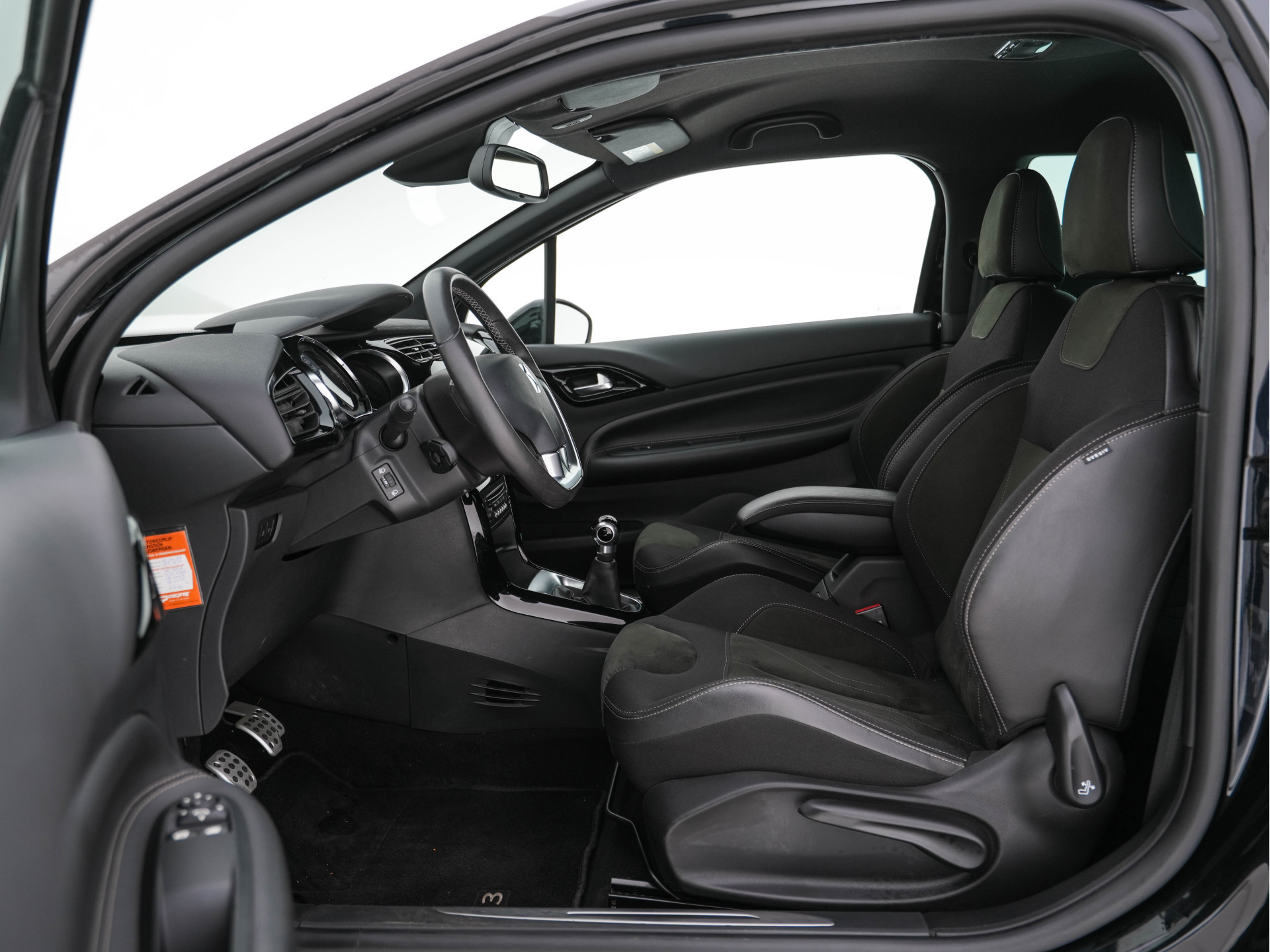 DS 3 1.6 BlueHDi Business *ALCANTARA-MICROFIBRE | SPORT-SEATS | ECC | PDC | CRUISE | PRIVACY-GLASS | 16''ALU*