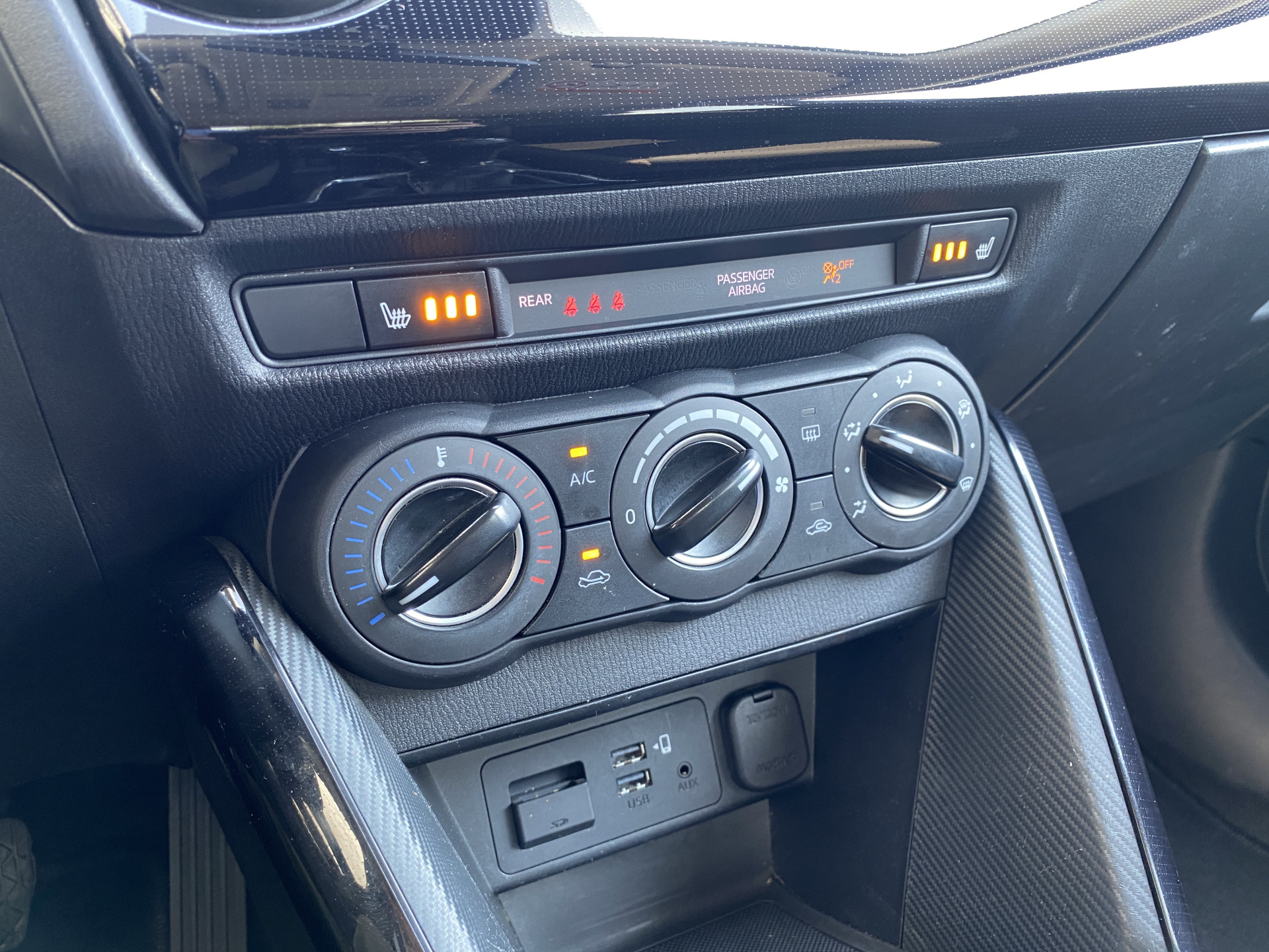 Mazda 2 1.5 Skyactiv-G Comfort | 1e eigenaar | dealer onderh. | navigatie | stoelverw. | cruise control | apple carplay