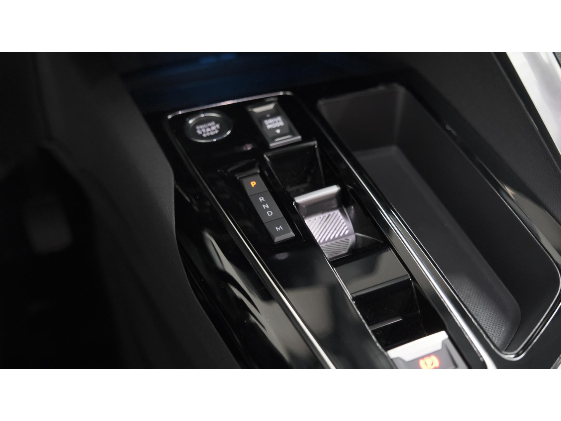 Peugeot 5008 PureTech 130 EAT8 Allure Pack Business | 7 Zitplaatsen | Camera | Dodehoekdetectie | Navigatie | Elektronische Achterklep