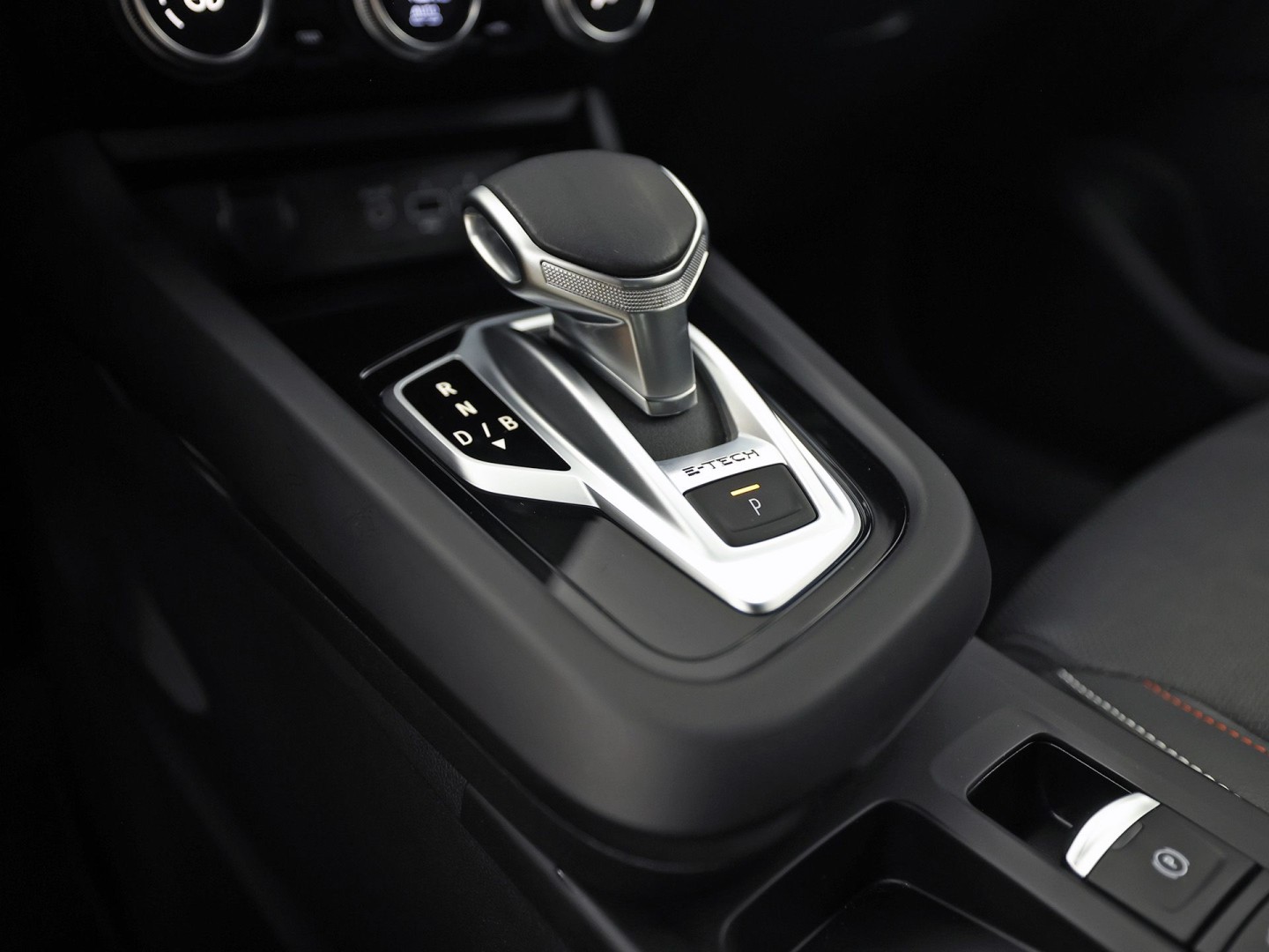 Renault Arkana 1.6 E-Tech Hybrid 145 R.S. Line 145Pk Automaat (VIRTUAL COCKPIT, APPLE CARPLAY, GROOT NAVI, STUUR/STOELVERWARMING, LEDER/ALCANTARA, CAMERA, ELEKTRISCHE SPORTSTOELEN, GETINT GLAS, ADAPTIVE CRUISE, KEYLESS, NIEUWSTAAT)