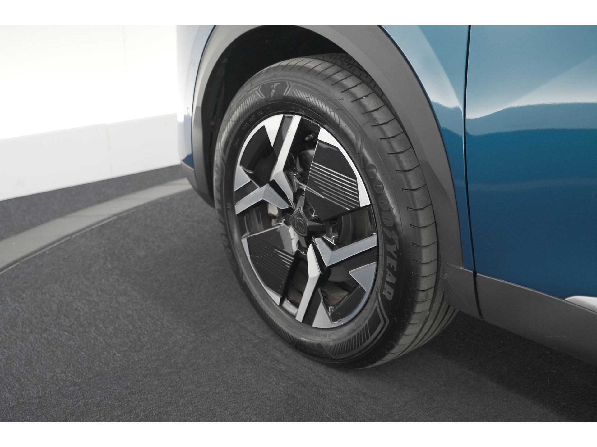 Peugeot 2008 1.2 Hybrid 145 Allure | 360 Camera | Adaptieve Cruise Control | Dodehoekdetectie