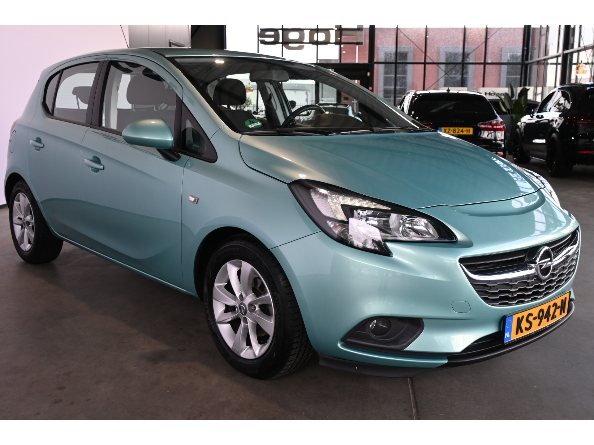 Opel Corsa 1.4 Edition Airco Cruise control Lichtmetaal Elektrisch Pakket Goed Onderhouden! Inruil Mogelijk!