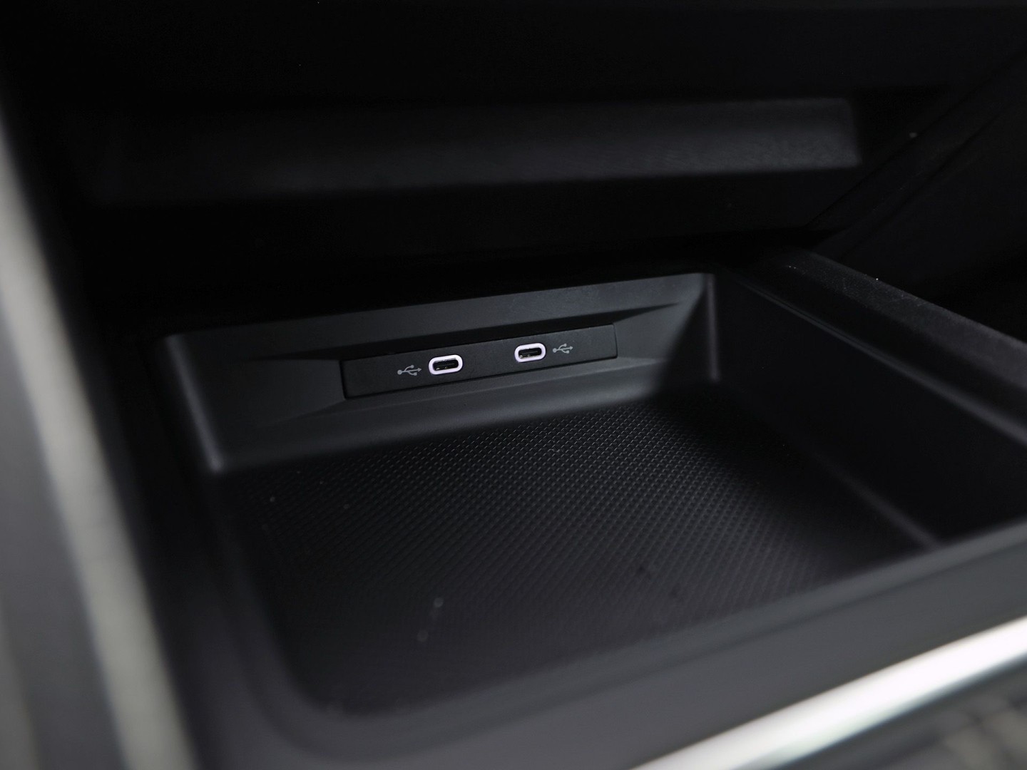 SEAT Leon 1.5 TSI Sport (4 CILINDER, VIRTUAL COCKPIT, APPLE CARPLAY, GROOT NAVI, CAMERA, SPORTSTOELEN, GETINT GLAS, ADAPTIVE CRUISE, NIEUWSTAAT)