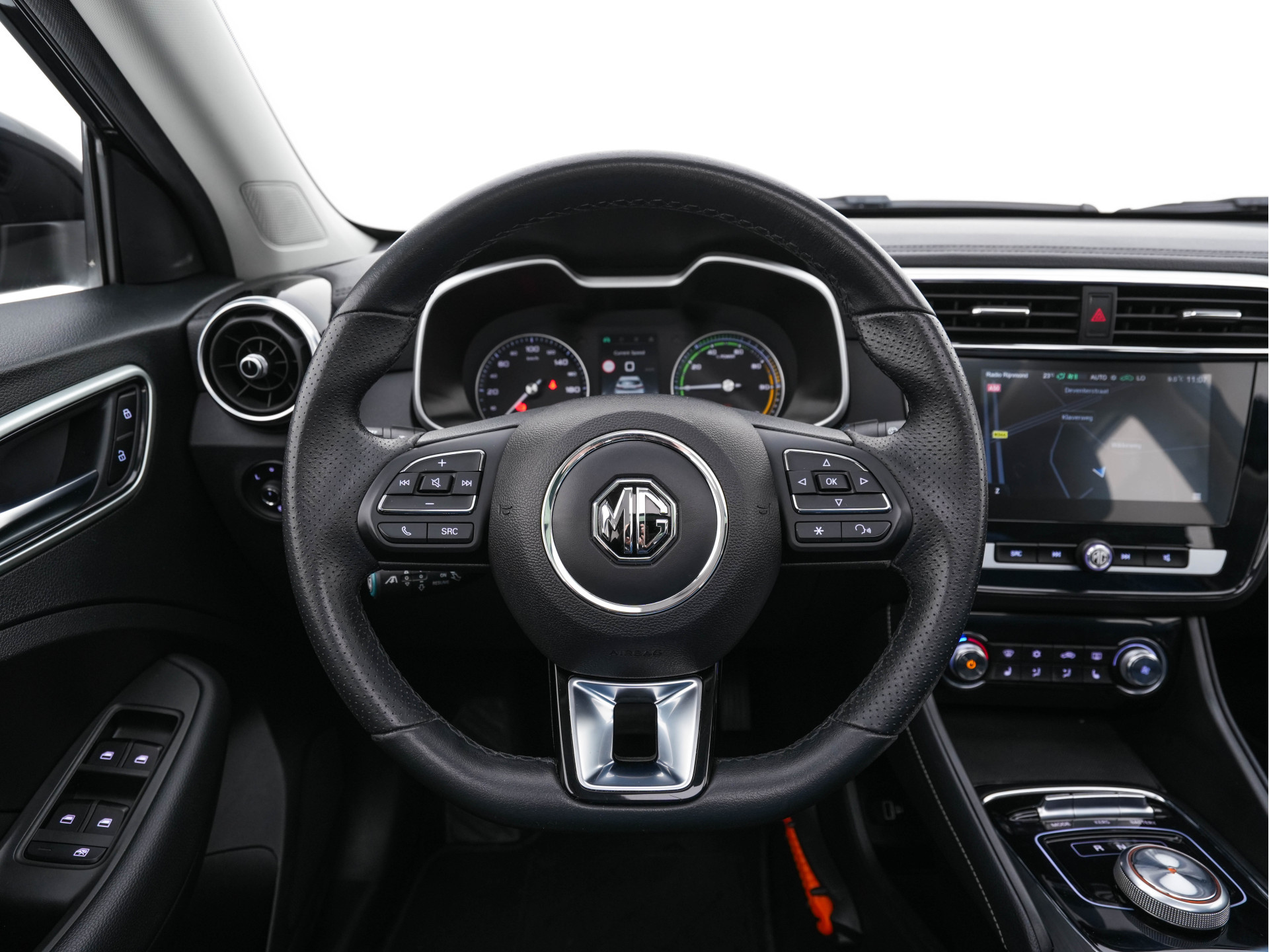 MG ZS EV Luxury 45 kWh (INCL-BTW) Aut. *PANO | LEATHER | CCS-FASTLOADER | KEYLESS | NAVI-FULLMAP | ADAPTIVE-CRUISE | CAMERA | HEATED-SPORTSEATS | CARPLAY | BLINDSPOT | DAB | LANE-ASSIST | 17''ALU*