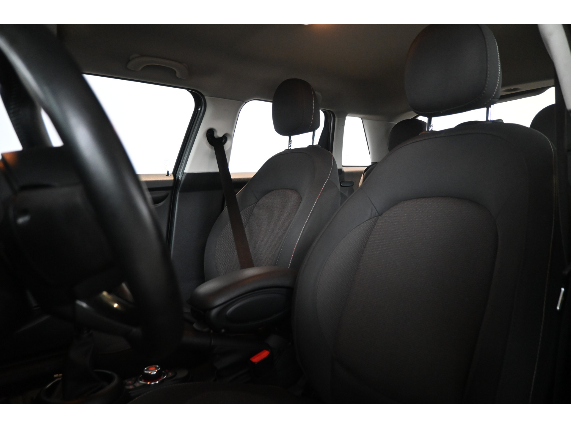 MINI Mini 1.5 Cooper Airco Navigatie LED Cruise Control Direct Leverbaar! Rijklaarprijs Inruil Mogelijk!