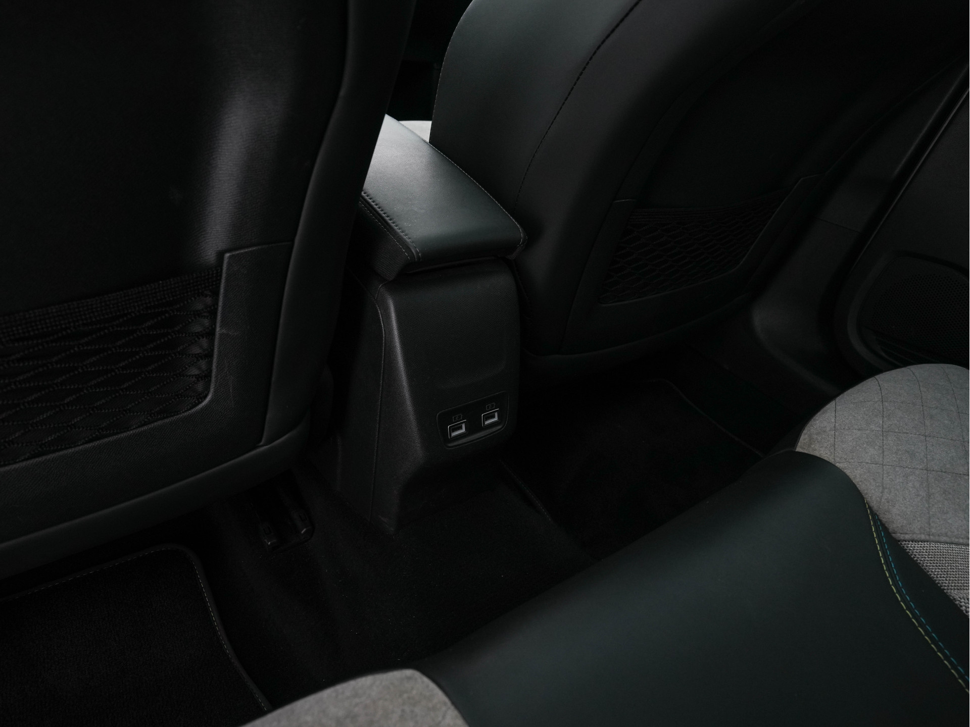 Peugeot e-208 EV GT-Line 350 50 kWh (INCL-BTW) *PANO | FULL-LED | DIGI-COCKPIT | BLINDSPOT | CAMERA | LEATHER-ALCANTARA | AMBIENT-LIGHT | NAVI-FULLMAP | LANE-ASSIST | KEYLESS | DAB | CCS-FASTLOADER | HEATED-SPORTSEATS | 17"ALU