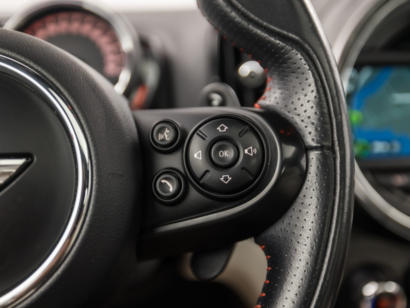 MINI Countryman 2.0 Cooper S John Cooper Works Chili 192Pk Automaat (PANORAMADAK, GROOT NAVI, LEDER, HARMAN/KARDON, CAMERA, STOELVERWARMING, SPORTSTOELEN, GETINT GLAS, NIEUWSTAAT)