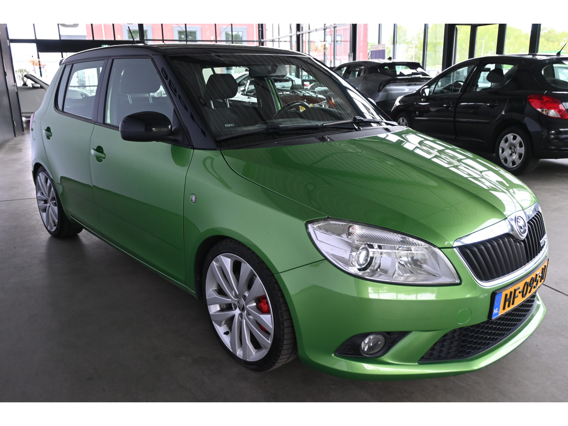 ŠKODA Fabia 1.4 TSI RS 180PK! Automaat Clima Carplay Cruise Control Stoelverwarming Inruil Mogelijk!