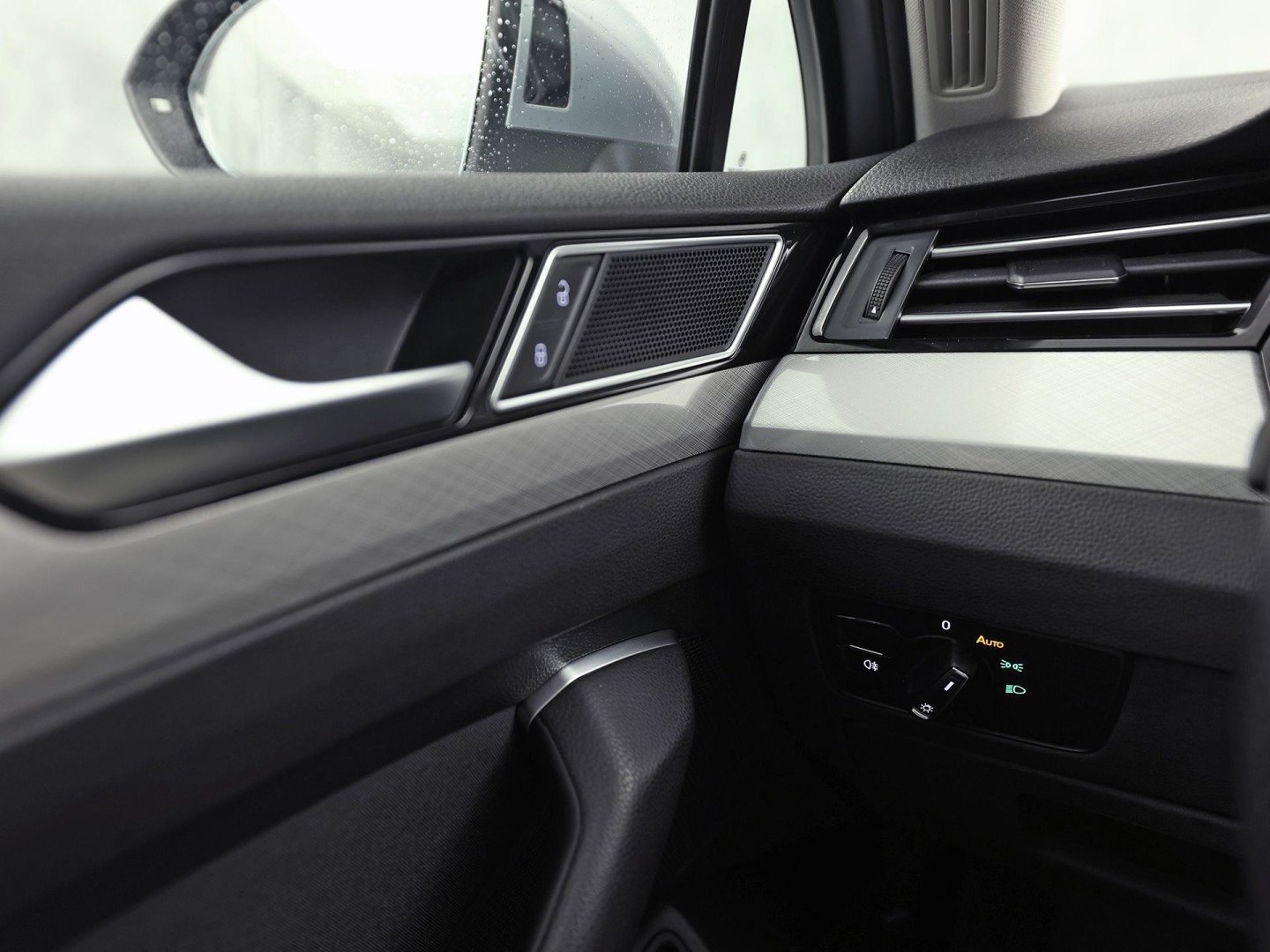 Volkswagen Passat Variant 1.4 TSI PHEV GTE 218Pk Automaat (APPLE CARPLAY, SOH 88,9%, GROOT NAVI, CAMERA, TREKHAAK, KEYLESS, SPORTSTOELEN, STOELVERWARMING, GETINT GLAS, NIEUWSTAAT)