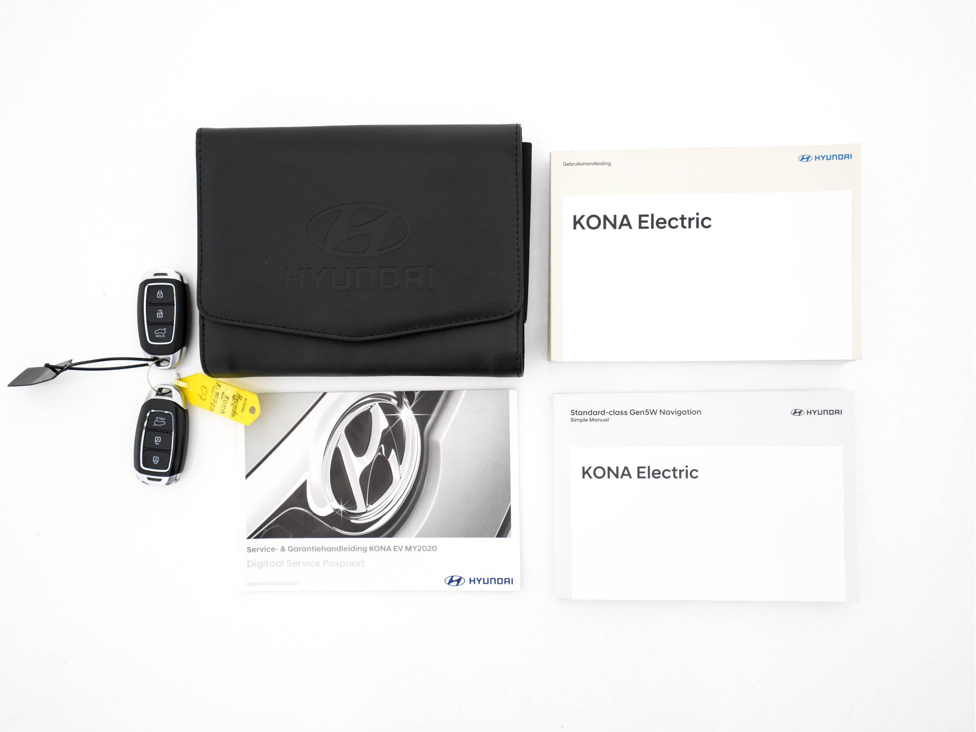 Hyundai Kona EV Fashion 64 kWh (3-Fase) {SOH-100%} (INCL-BTW)  Aut * HEATPUMP | NAVI-FULLMAP | LEATHER-FABRIC | KEYLESS | CAMERA | DAB | ECC | PDC | ADAPTIVE-CRUISE | LANE-ASSIST | HEATED SEATS | PRIVACY-GLASS | HEAD-UP | SHIFT-PADDLES | 17"A