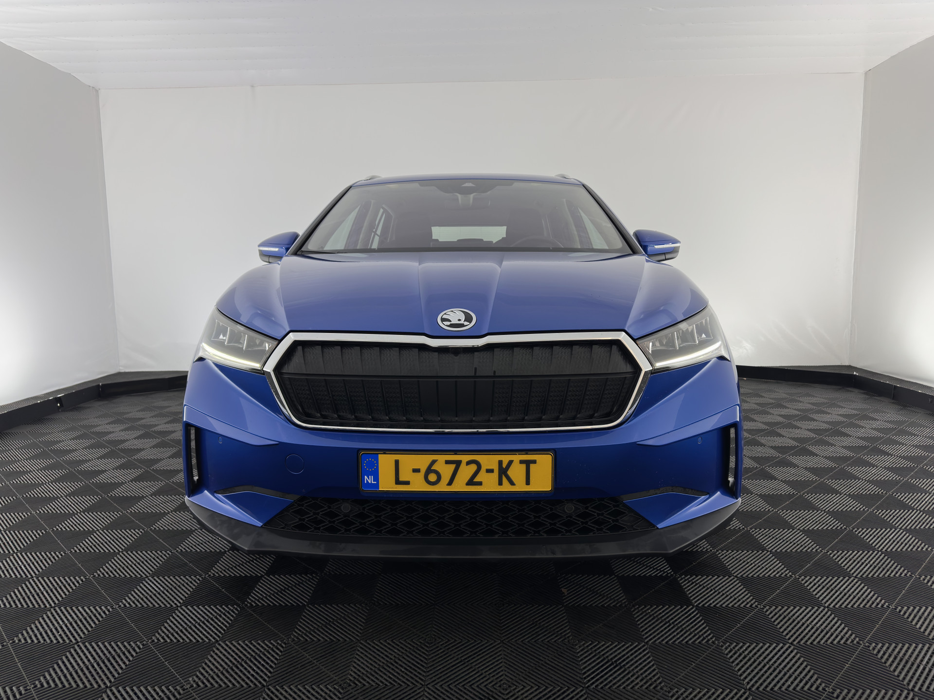 ŠKODA Enyaq iV 80 [ 3-Fase ] {SOH-88% } (INCL-BTW) *LEATHER-FABRIC | FULL-LED | DIGI-COCKPIT | CAMERA | KEYLESS | NAVI-FULLMAP | AMBIENT-LIGHT | ECC | HEATED-COMFORTSEATS | DAB+ | PDC | CRUISE | CARPLAY | TOWBAR | 19"ALU*