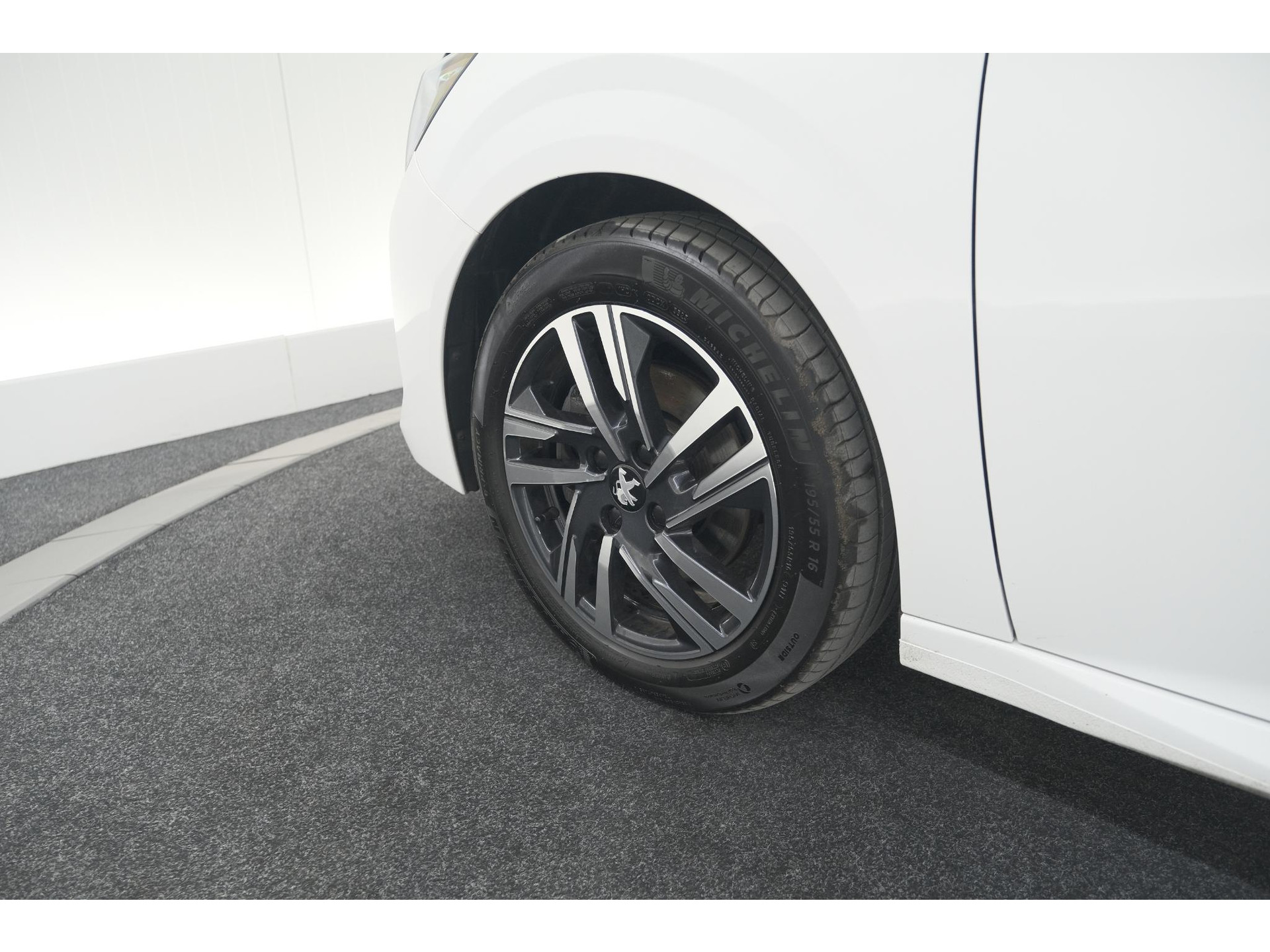 Peugeot 208 PureTech 100 Allure | Adaptieve Cruise Control | Camera | Apple Carplay