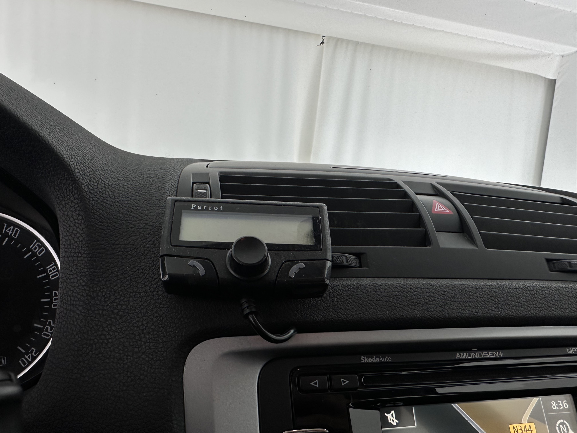 ŠKODA Octavia Combi 1.6 TDI Ambition Business Line Aut. *NAVI-FULLMAP | AIRCO | CRUISE | AMUNDSEN-AUDIO | PDC | COMFORT-SEATS | TOWBAR | 15''ALU*