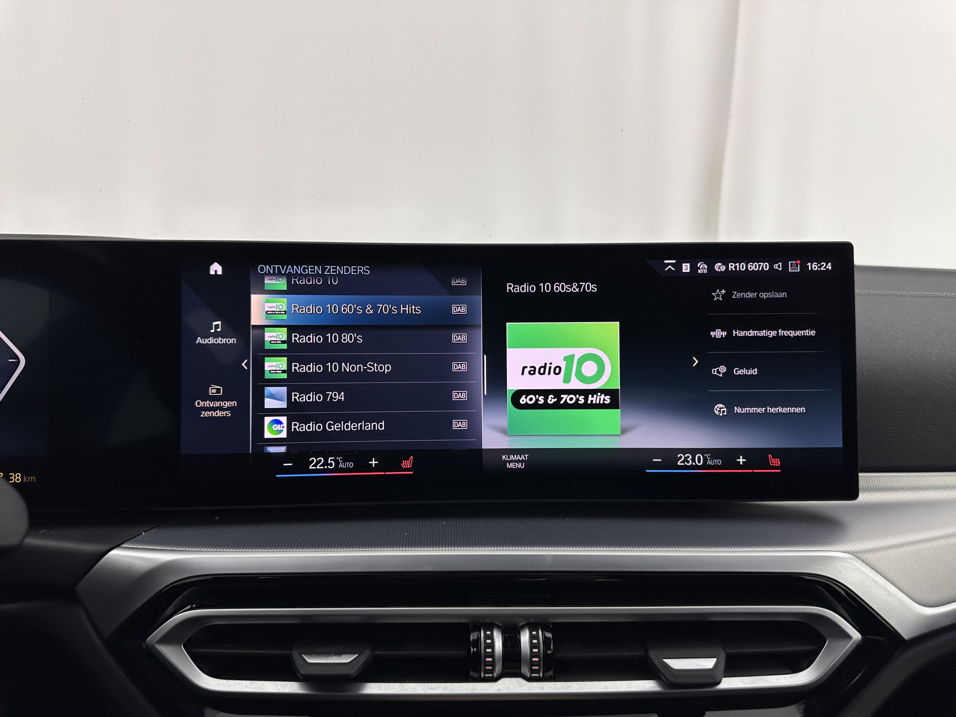 BMW i4 eDrive40 84 kWh M-Sport *M50 JAHRE* [ 3-Fase-11 kW ] {SOH-96%} (INCL-BTW) *LEATHER-ALCANTARA | FULL-LED | ADAPTIVE-CRUISE | HEATED-SPORTSEATS | CAMERA | DAB | DIGI-COCKPIT | NAVI-FULLMAP | AMBIENT-LIGHT | ECC | PDC | CARPLAY | KEYLESS | SHIFTPADDLE