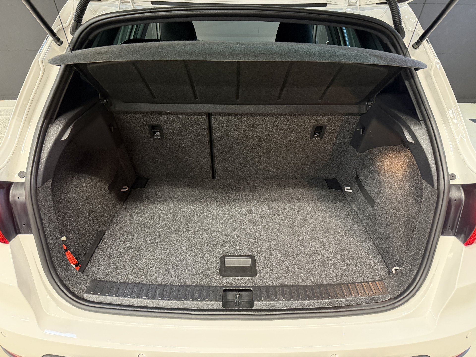 SEAT Arona 1.0 TSI Xcellence Business Intense | Camera | Sfeerverlichting | Stoelverwarming | Adaptive cruise | Carplay