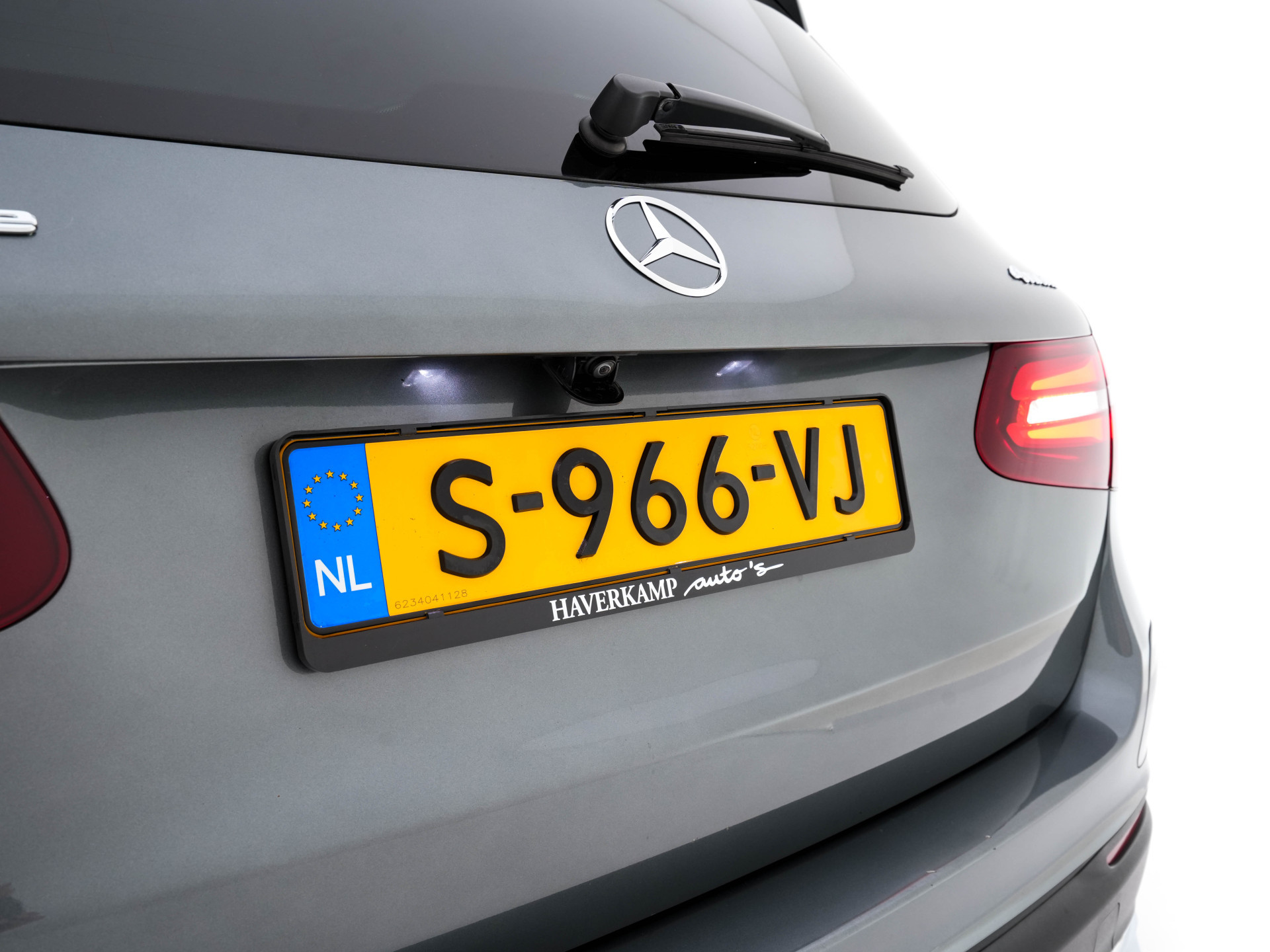 Mercedes-Benz GLC-klasse 350e 4MATIC Premium Plus Plug-in Aut. *LEATHER | FULL-LED | BLIND-SPOT | HEATED-SPORTSEATS | CAMERA | KEYLESS | AIR-SUSPENSION | ADAPTIVE-CRUISE | PRIVACY-GLASS | NAVI-FULLMAP | 20''ALU*