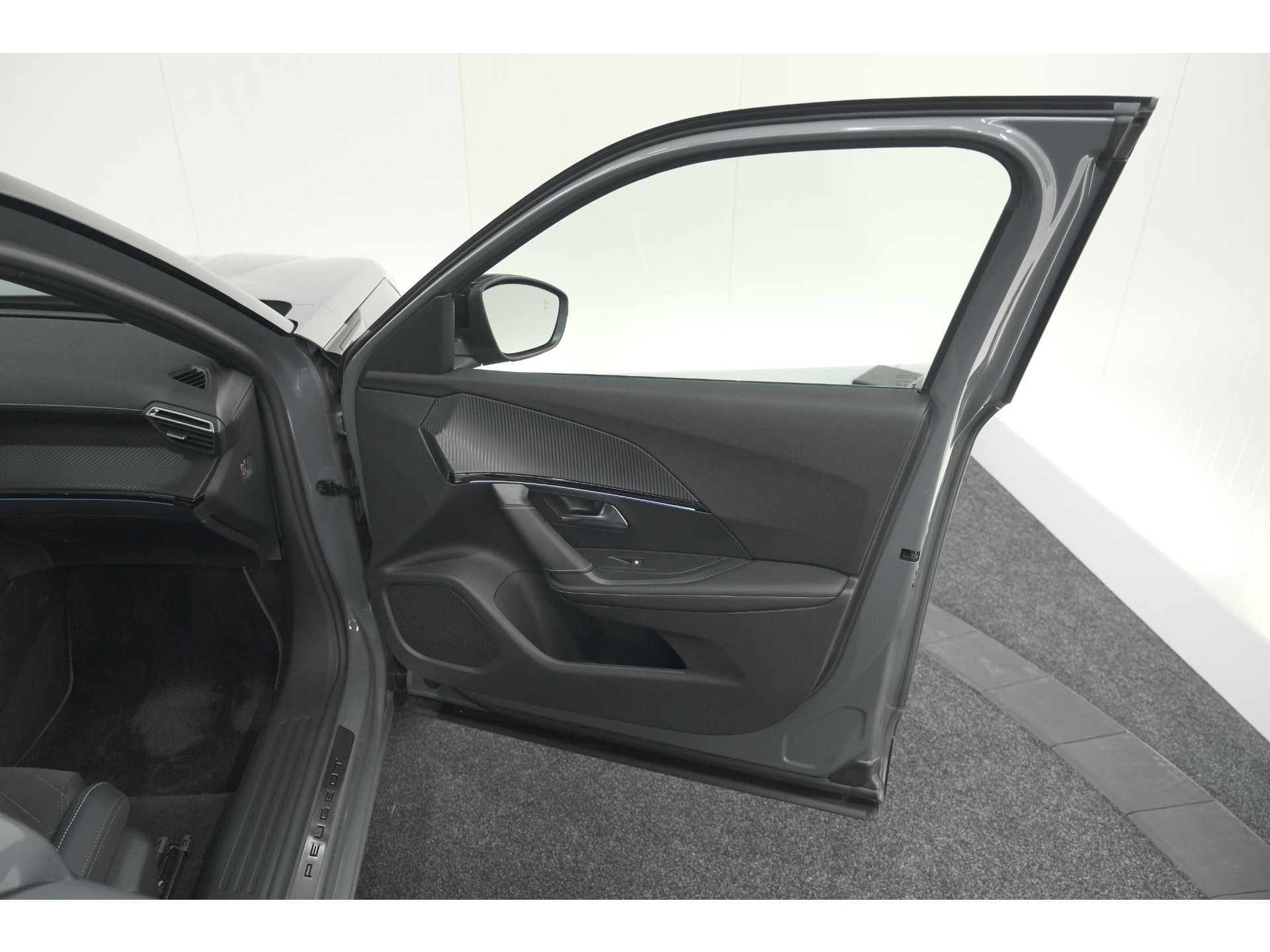 Peugeot e-2008 EV GT Avantage 54 kWh | 360 Camera | Massage Functie | Dodehoekdetectie | Stoelverwarming