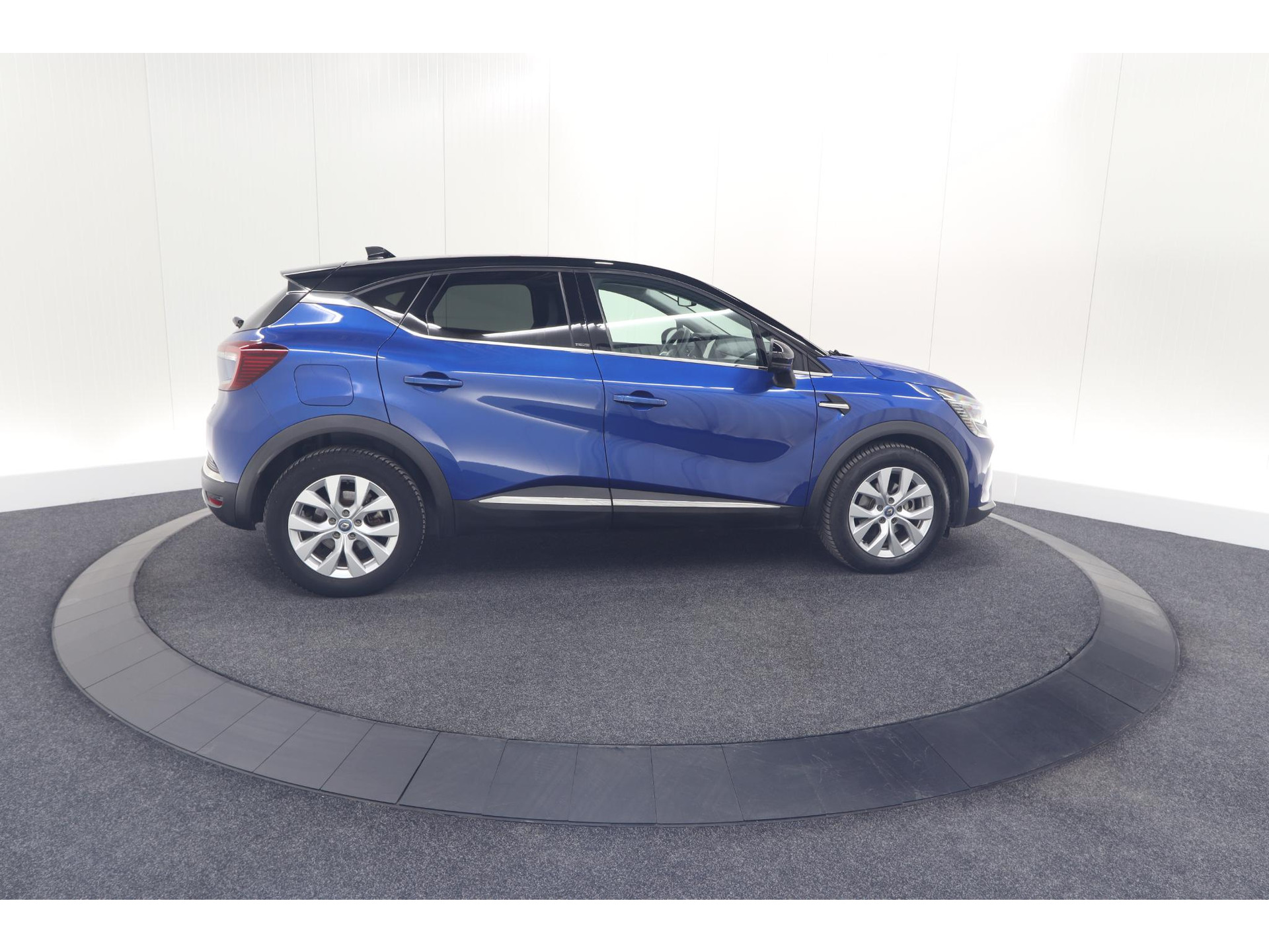 Renault Captur 1.6 E-Tech Plug-in Hybrid 160 Intens | Allseason Banden | Camera | 9.3 Inch Grootscherm | Apple Carplay
