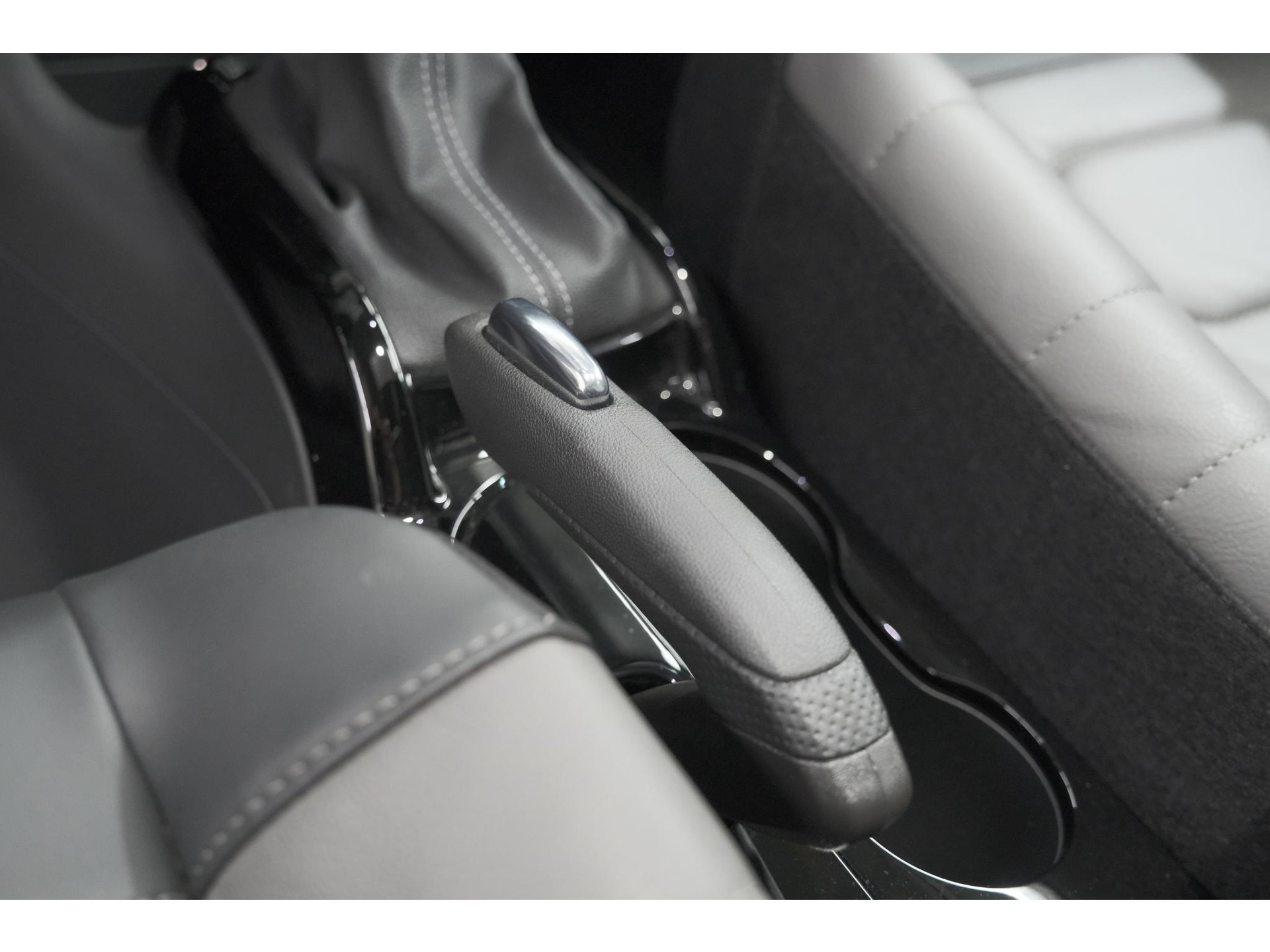 Citroen C3 Aircross PureTech 130 EAT6 Shine | Schuif-/Kanteldak | Camera | Dodehoekdetectie | Head-Up Display