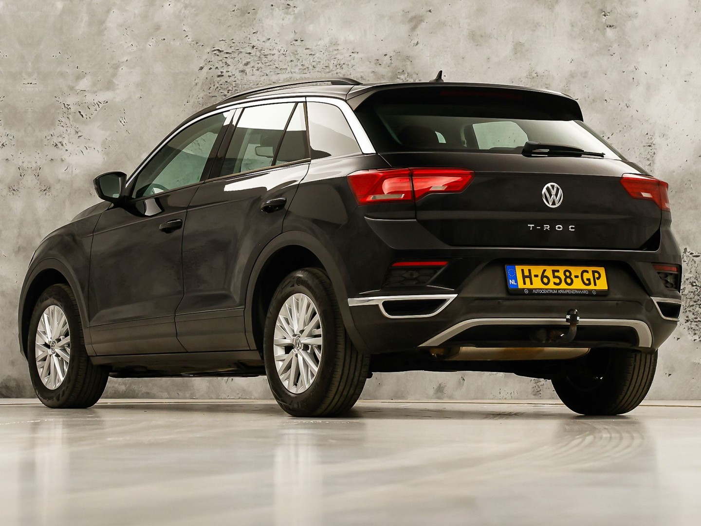 Volkswagen T-Roc 1.0 TSI Sport (APPLE CARPLAY, GROOT NAVI, CLIMATE, STOELVERWARMING, TREKHAAK, SPORTSTOELEN, PARKEERSENSOREN, ADAPTIVE CRUISE, NIEUWSTAAT)
