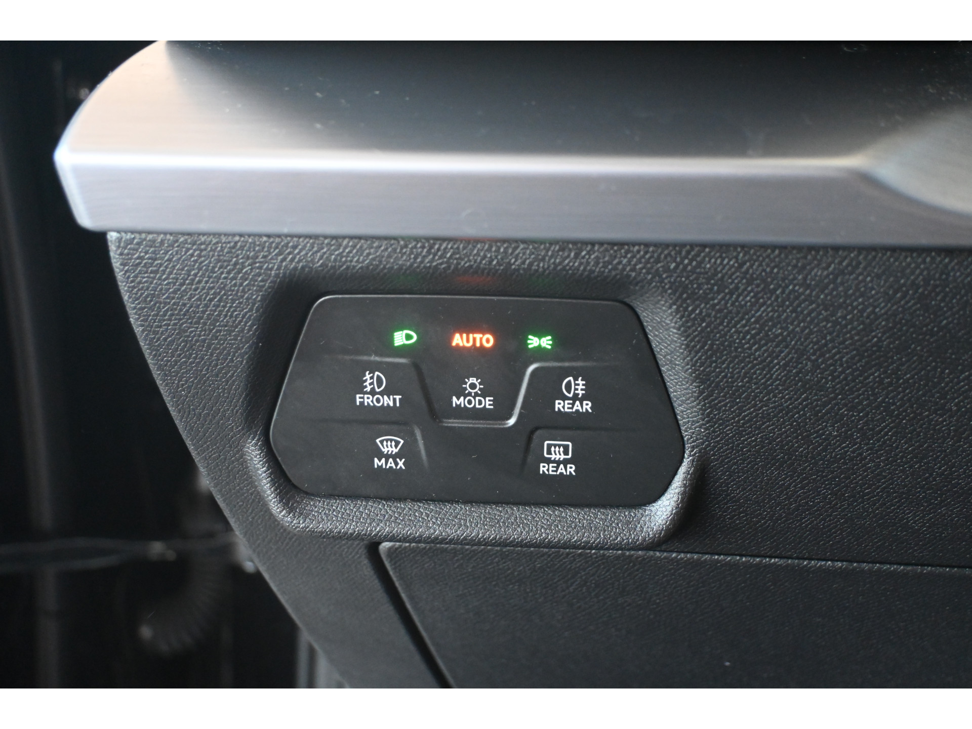 SEAT Leon 1.5 TSI FR Launch Edition Clima Navigatie Carplay Virtual LED Rijklaarprijs! Inruil Mogelijk!