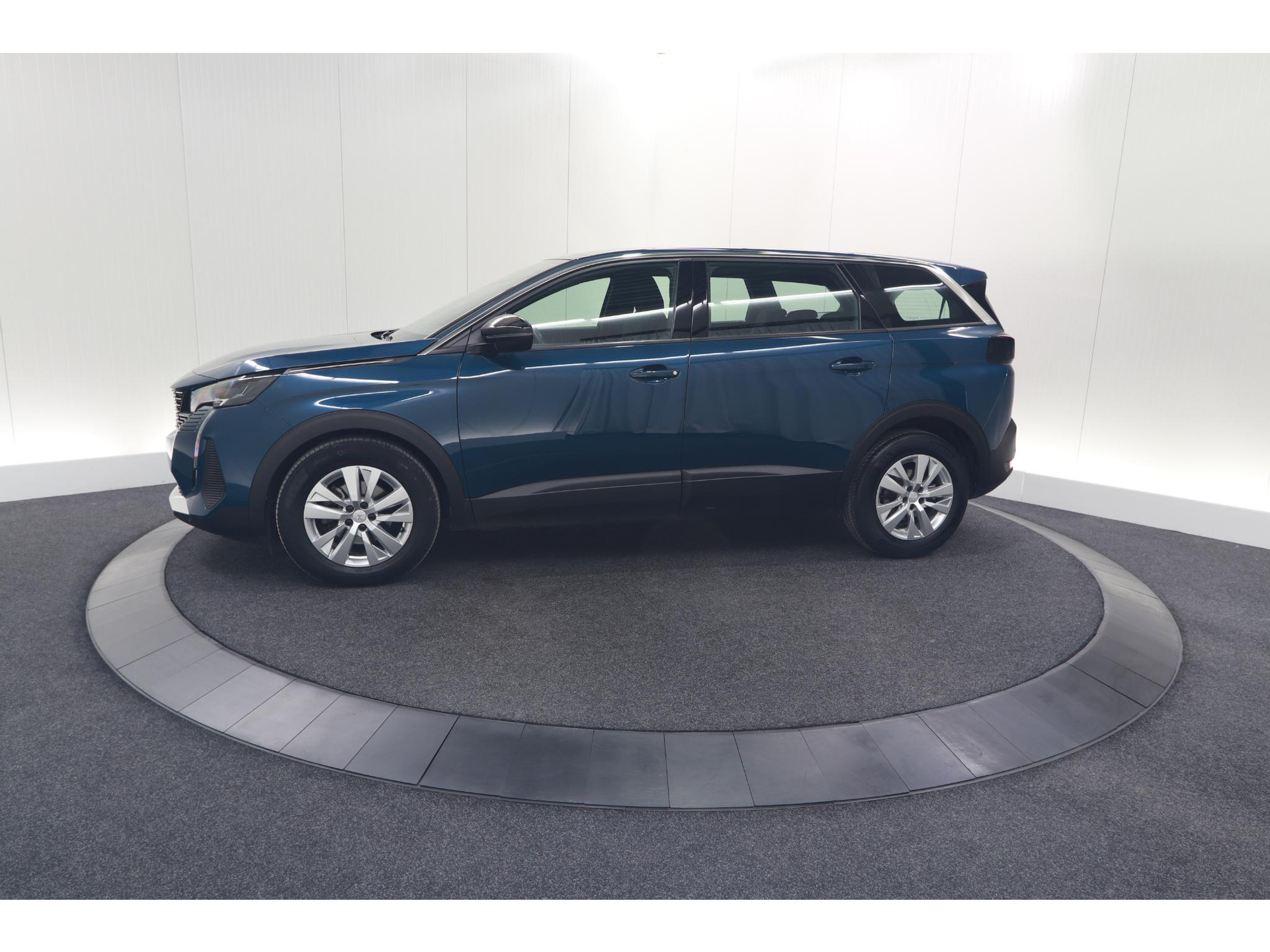 Peugeot 5008 PureTech 130 EAT8 Active Pack | 7 Zitplaatsen | Camera | Navigatie | Apple Carplay | Parkeersensoren