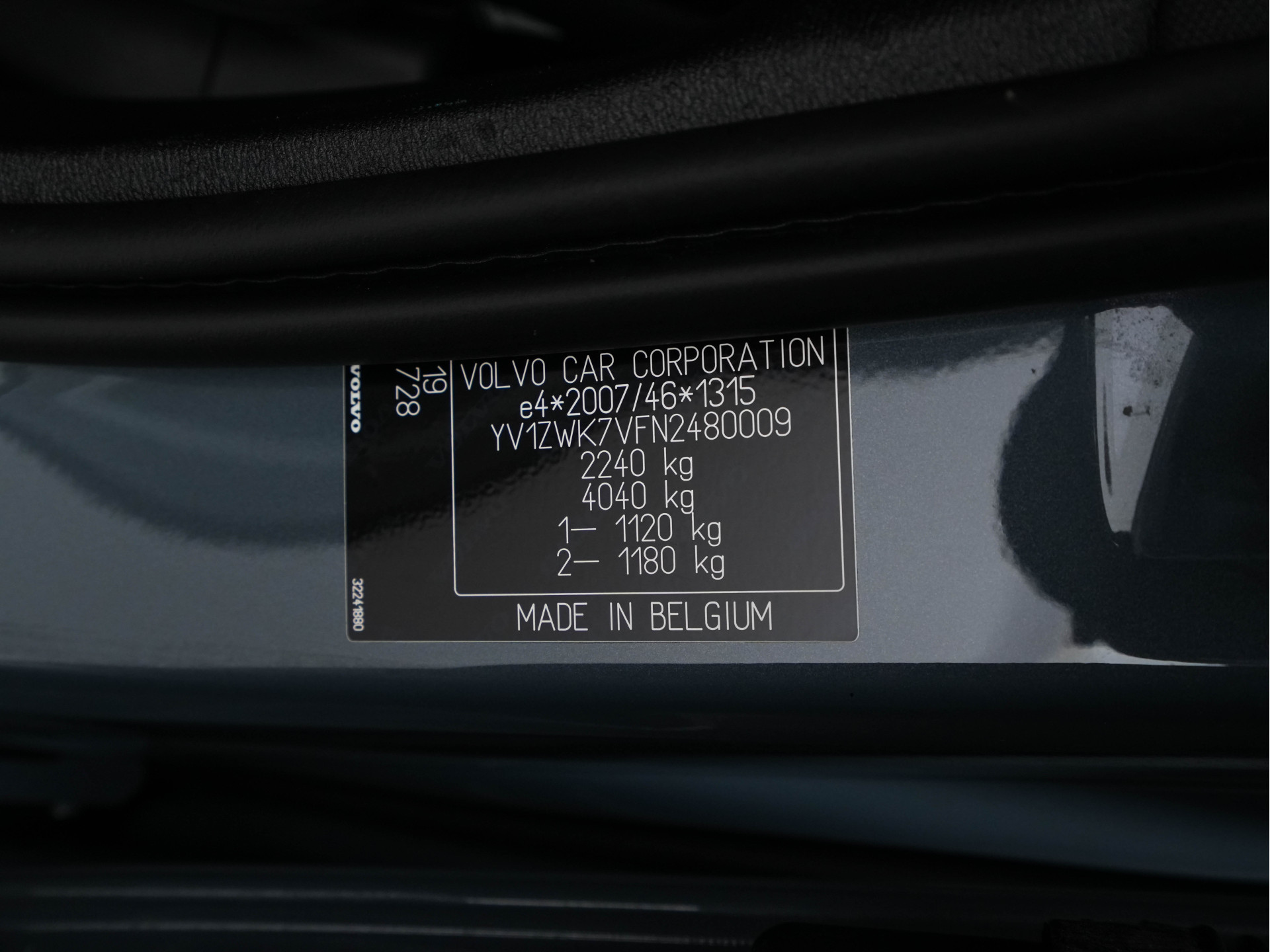 Volvo V60 2.0 B3 R-Design (INCL-BTW) *LEATHER-FABRIC | DIGI-COCKPIT | FULL-LED | MEMORY-PACK | HEATED-SPORTSEATS | LANE-ASSIST | NAVI-FULLMAP | CAMERA | DAB+ | PRIVACY-GLASS | ECC | PDC | TOWBAR | 19''ALU*