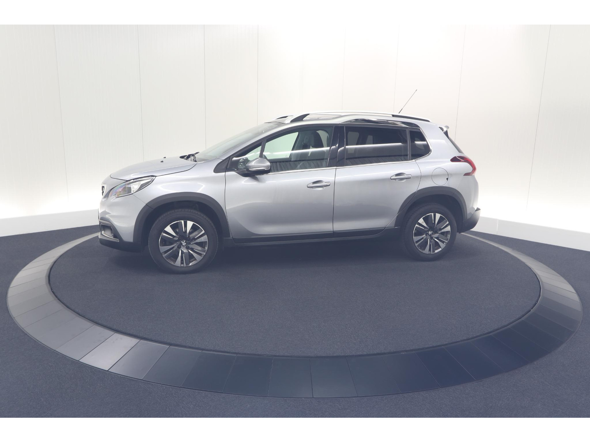 Peugeot 2008 PureTech 110 Allure | Panoramadak | Apple Carplay | Navigatie | Parkeersensoren