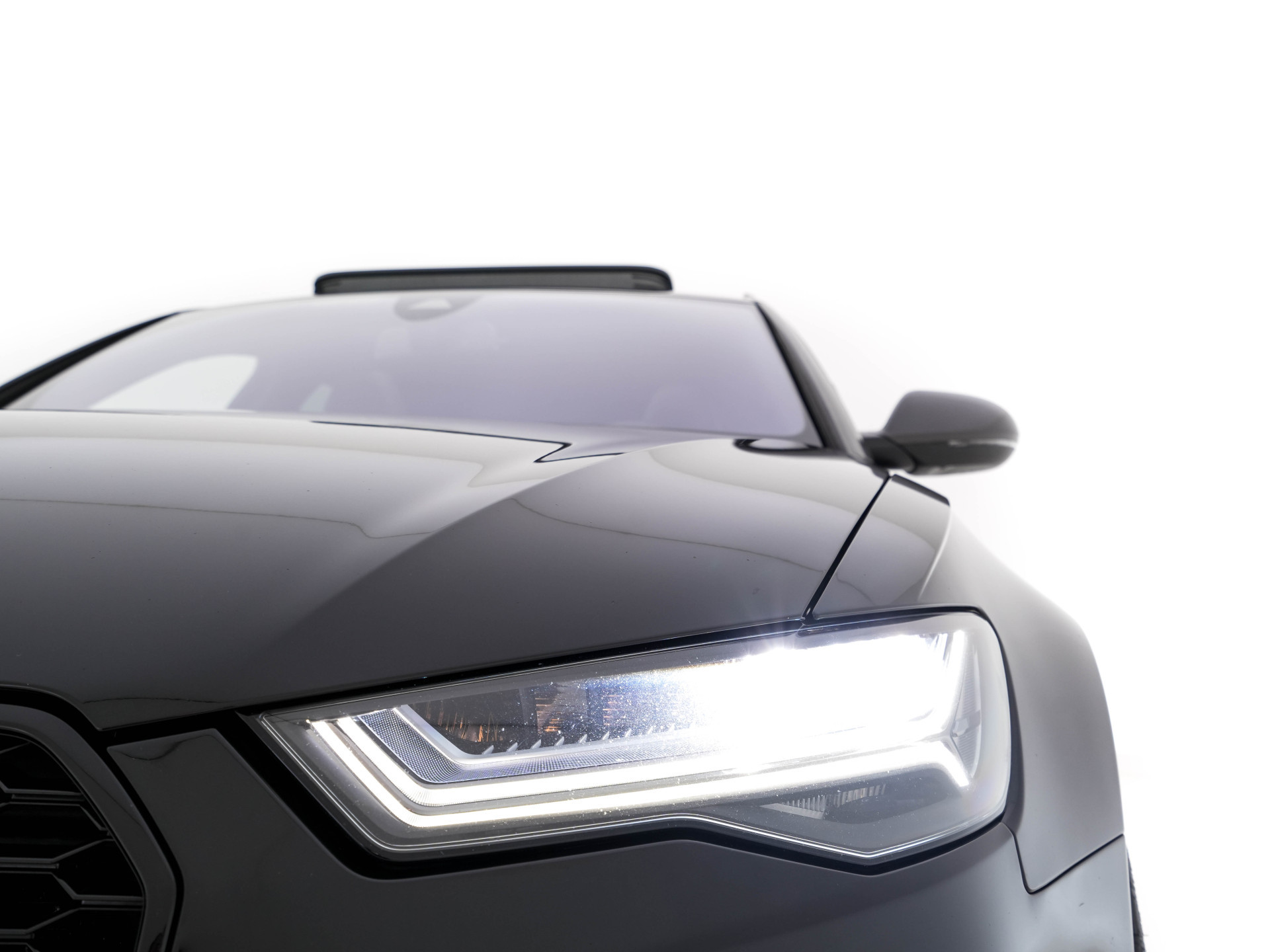 Audi RS6 Avant 4.0 TFSI Quattro *MILLITEK-EXHAUST | CERAMIC-BRAKES | PANO | LEATHER-ALCANTARA | FULL-LED | TOP-VIEW | BLIS | MEMORY-PACK | CARBON-INT. | BOSE-SOUND | LANE-ASSIST | KEYLESS | DAB+ | SPORT-SEATS | SHIFT-PADDLE