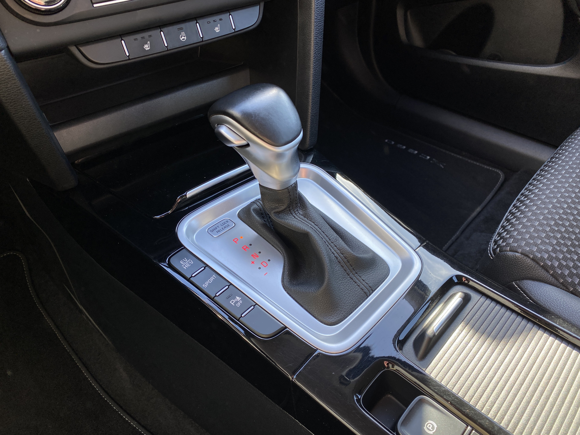 Kia XCeed 1.6 GDi PHEV 140 pk DynamicPlusLine | navigatie | stoel/stuurverwarming | camera | keyless go | incl. winterset
