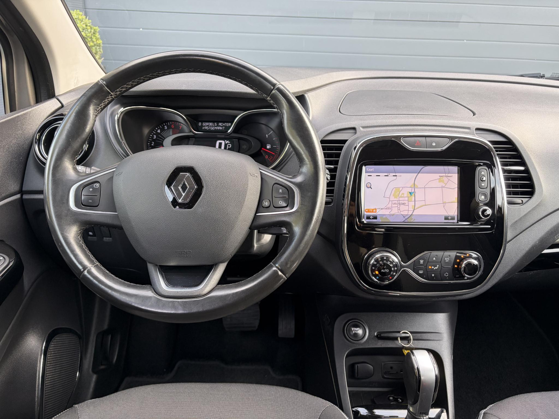 Renault Captur 1.2 TCe Dynamique ✓Navi✓Trekhaak✓Keyless✓Clima✓Cruise✓Dealer Onderhouden✓Automaat✓120pk✓Lm velgen✓Pdc✓N.A.P✓Apk tot 06-2027
