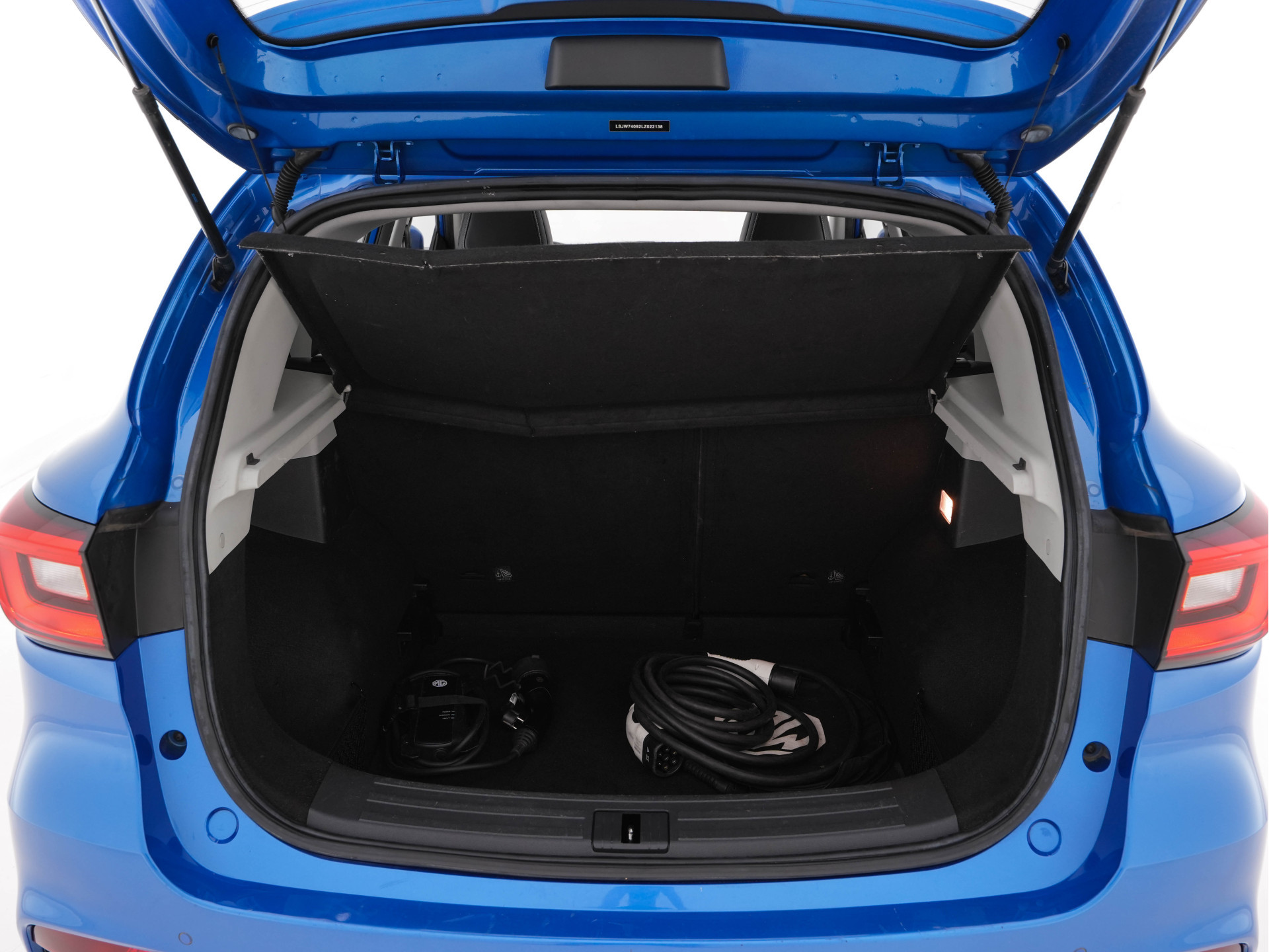 MG ZS EV Luxury 45 kWh {SOH-89%} (INCL-BTW) *PANO | LEATHER | CCS-FASTLOADER | KEYLESS | NAVI-FULLMAP | ADAPTIVE-CRUISE | CAMERA | HEATED-SPORT-SEATS | CARPLAY | BLINDSPOT | DAB | LANE-ASSIST | 17"ALU*