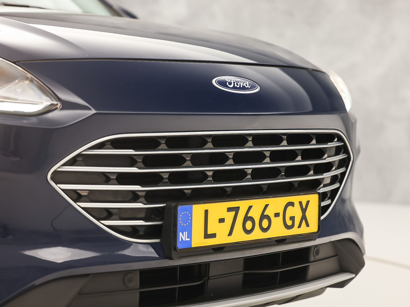 Ford Kuga 2.5 PHEV Titanium 225Pk Automaat (VIRTUAL COCKPIT, APPLE CARPLAY, GROOT NAVI, CAMERA, SPORTSTOELEN, KEYLESS, GETINT GLAS, LANE ASSIST, NIEUWSTAAT)