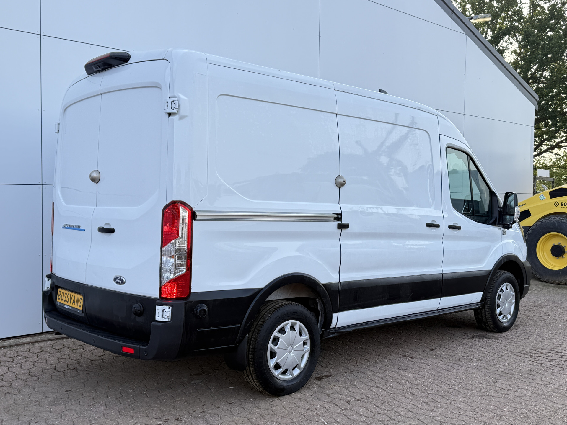 Ford e-Transit 68kWh 184PK L2H2 317km WLTP 95,6% (SOH) BEV Snelladen 360° Camera Cruise control Climate control Carplay Navigatie Parkeersensoren