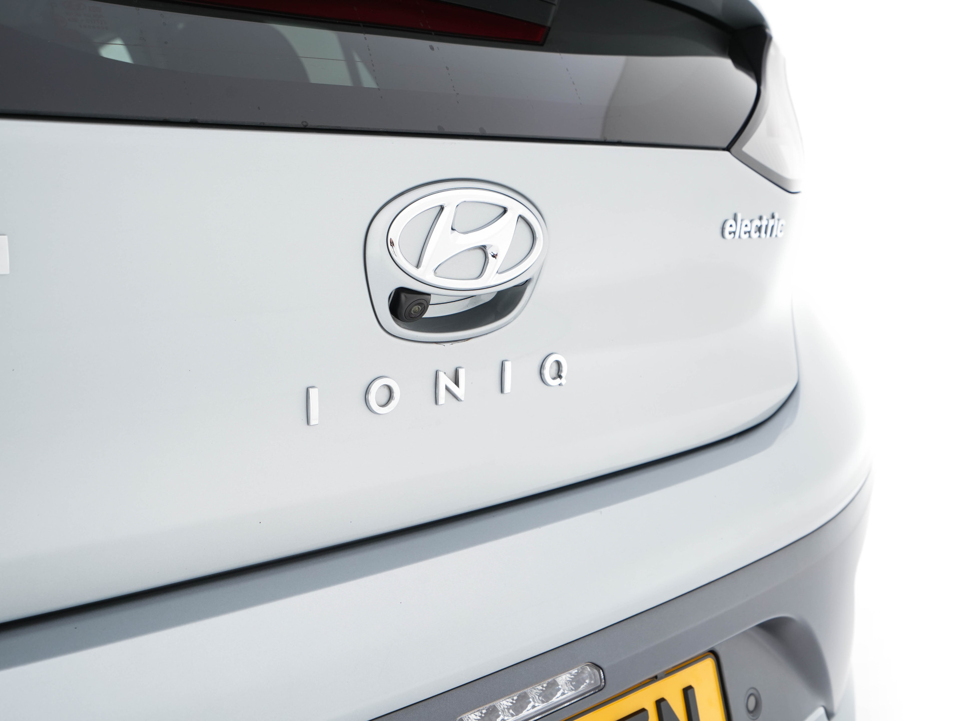 Hyundai IONIQ Premium EV 38 kWh {SOH-100%} Aut *HEATPUMP | LEATHER | FULL-LED | ADAPTIVE-CRUISE | KEYLESS | NAVI-FULLMAP | DAB | CAMERA | MEMORY-PACK | DIGI-COCKPIT | HEATED/VENTILATED-SEATS | CCS- FASTLOADER | PRIVACY-GLASS |