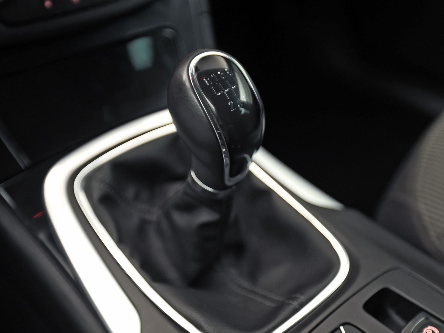 Opel Insignia 1.6 T Innovation Sport 179Pk (NAVIGATIE, CLIMATE, STOELVERWARMING, GETINT GLAS, SPORTSTOELEN, TREKHAAK, CRUISE, NIEUWSTAAT)