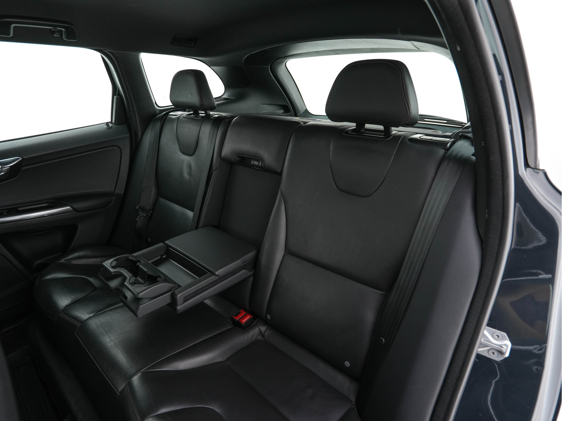 Volvo XC60 2.0 D4 FWD Ocean Race *NAVI-FULLMAP | FULL-LEATHER | MEMORY-PACK | TOWBAR | ECC | PDC | CRUISE | COMFORT-SEATS | 19"ALU*