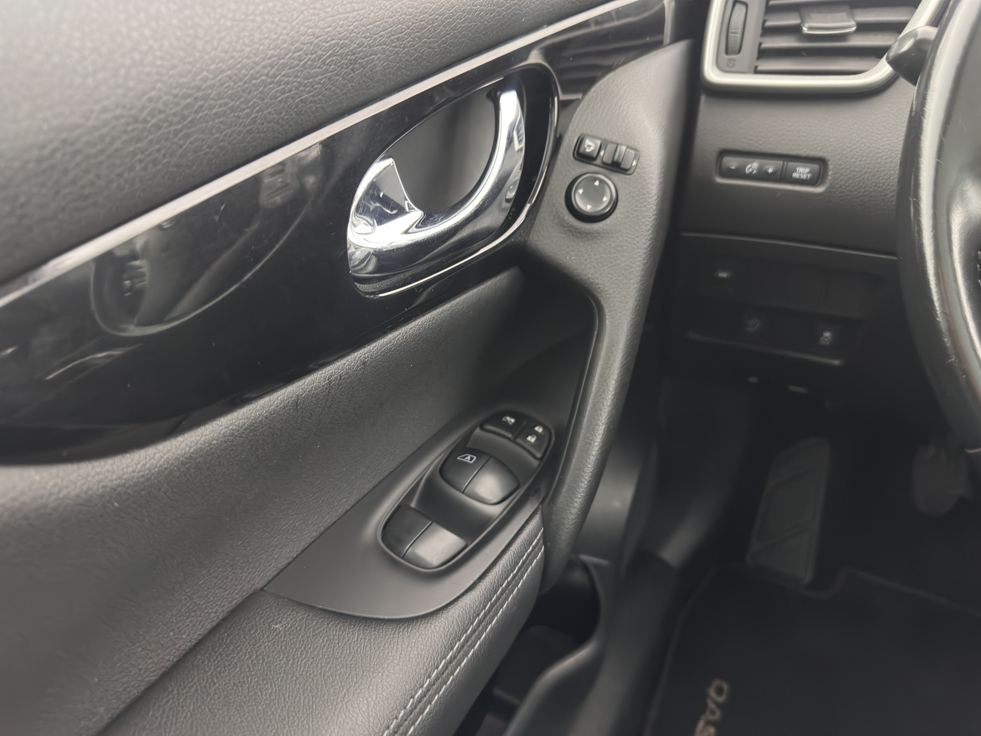 Nissan Qashqai 1.2 Tekna + *PANO | LEATHER | NAVI-FULLMAP | FULL-LED | PRIVACY-GLASS | AMBIENT-LIGHT | HEATED-COMFORTSEATS | TOPVIEW | LANE-ASSIST | CRUISE | KEYLESS | DAB | ECC | 19"ALU*