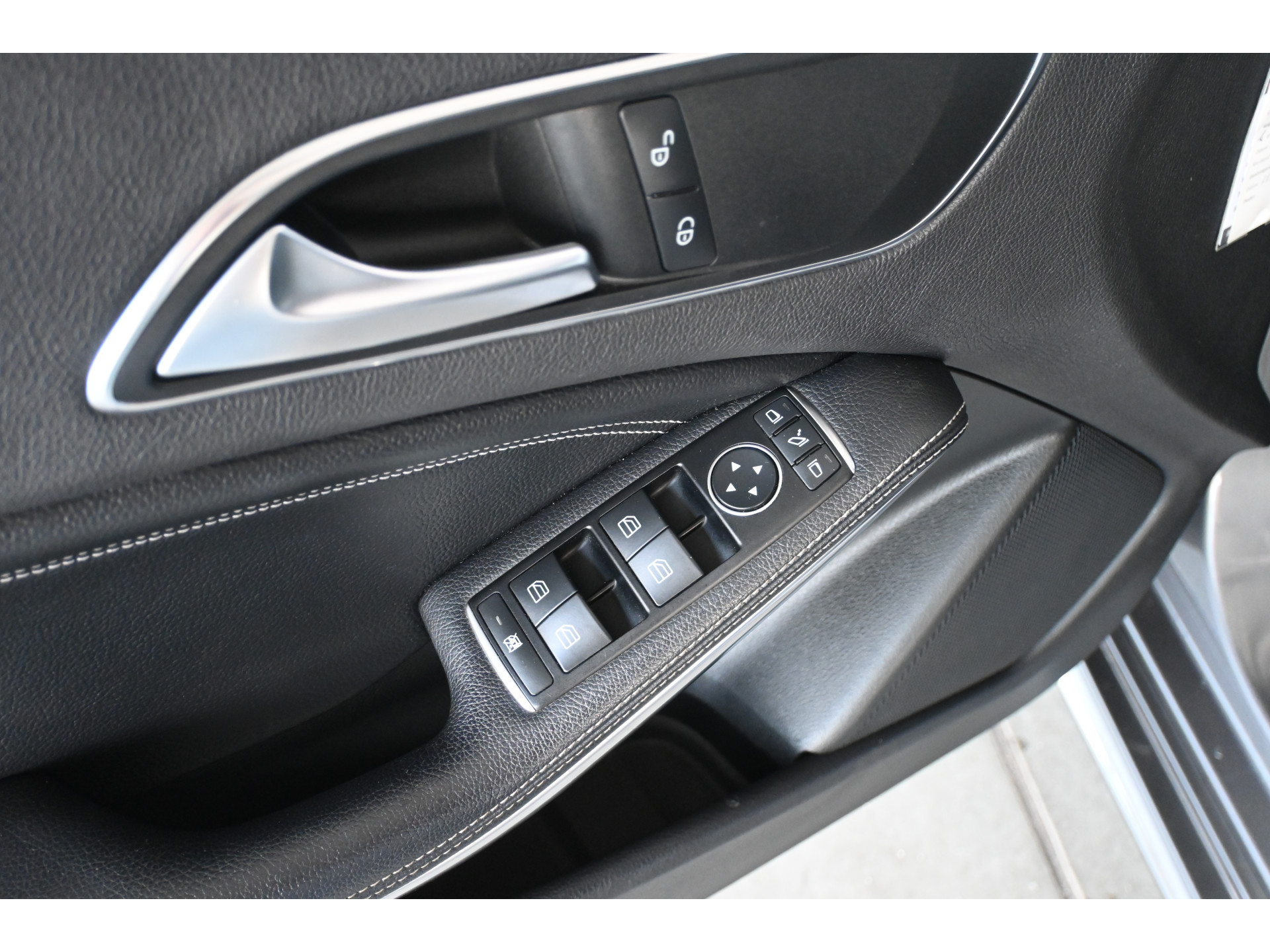 Mercedes-Benz A-klasse 180 CDI AMG Automaat Airco Navigatie Stoelverwarming Rijklaarprijs Inruil Mogelijk!