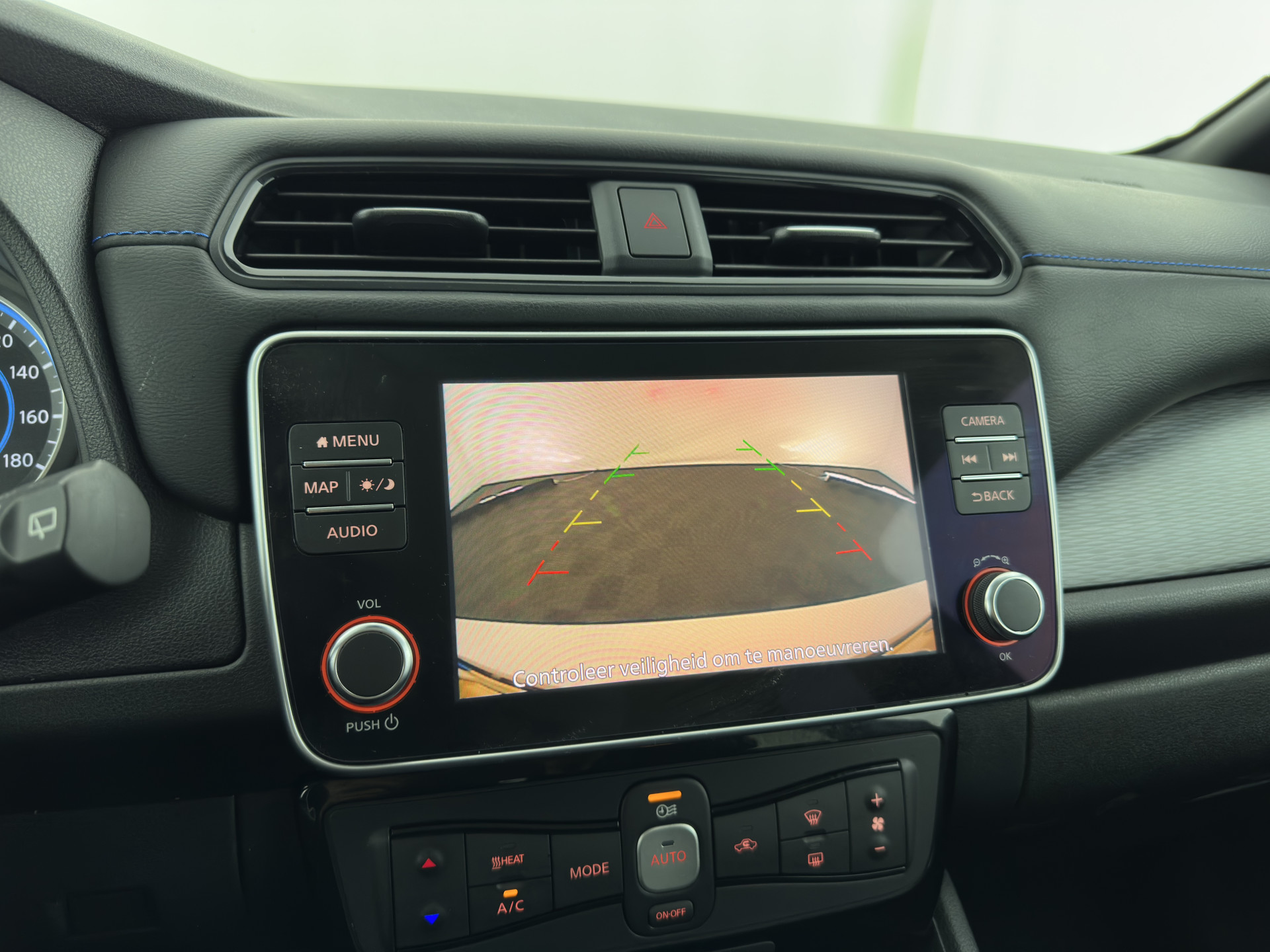 Nissan LEAF Acenta 40 kWh {SOH-90%} Aut. *ADAPTIVE-CRUISE | KEYLESS | NAVI-FULLMAP | BLIND-SPOT | DAB+ | COMFORTSEATS | DIGI-COCKPIT | PRIVACY-GLASS | CAMERA |  17"ALU*