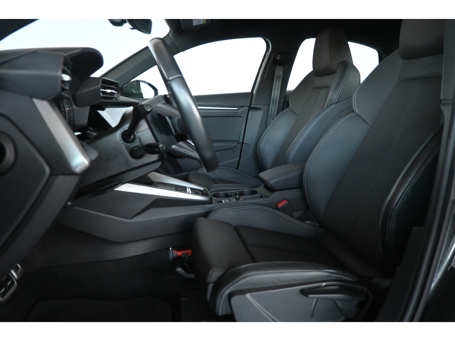 Audi A3 Limousine 30 TFSI S Edition Virtual Cockpit Adaptieve Cruise Led Clima Carplay Inruil Mogelijk!