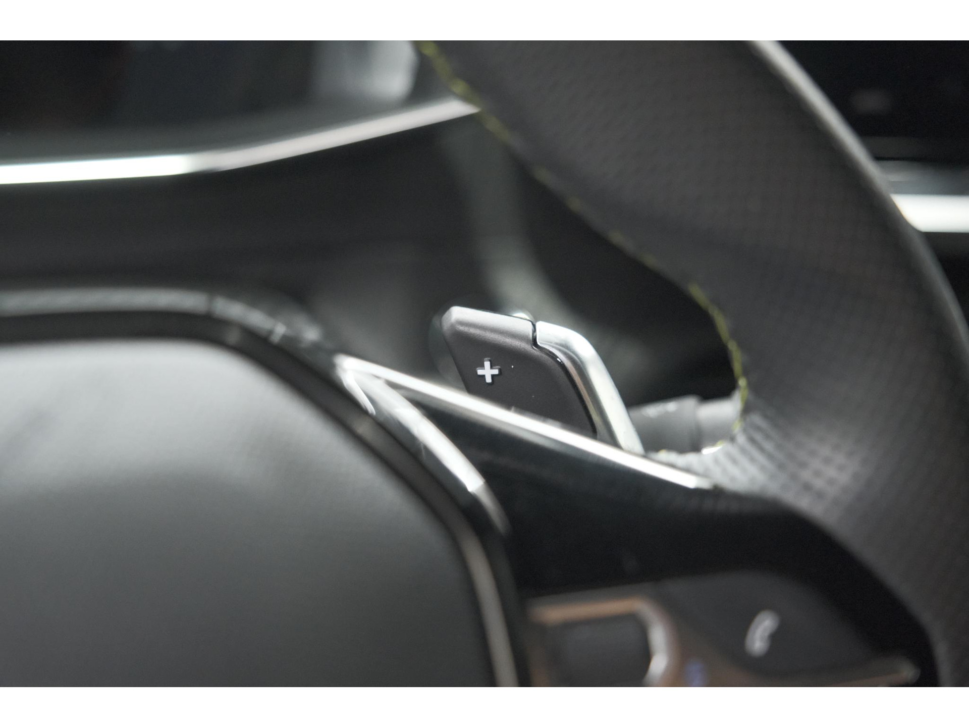 Peugeot 2008 PureTech 130 EAT8 GT | 360 Camera | Adaptieve Cruise Control | Dodehoekdetectie | Navigatie