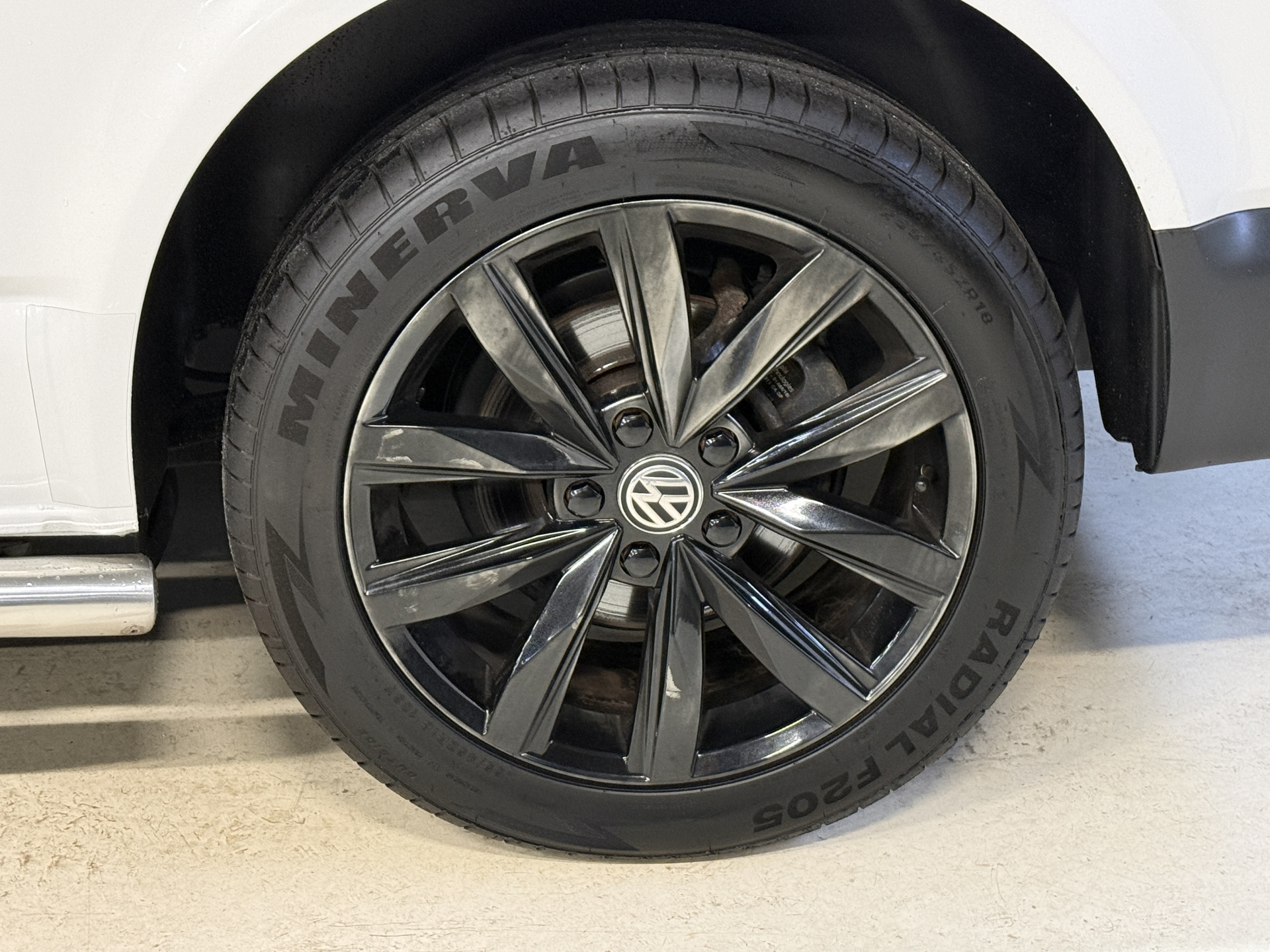 Volkswagen Transporter 2.0 TDI L2H1 30 DC Highline | Origineel NL | Apple carplay  | Camera | Trekhaak |