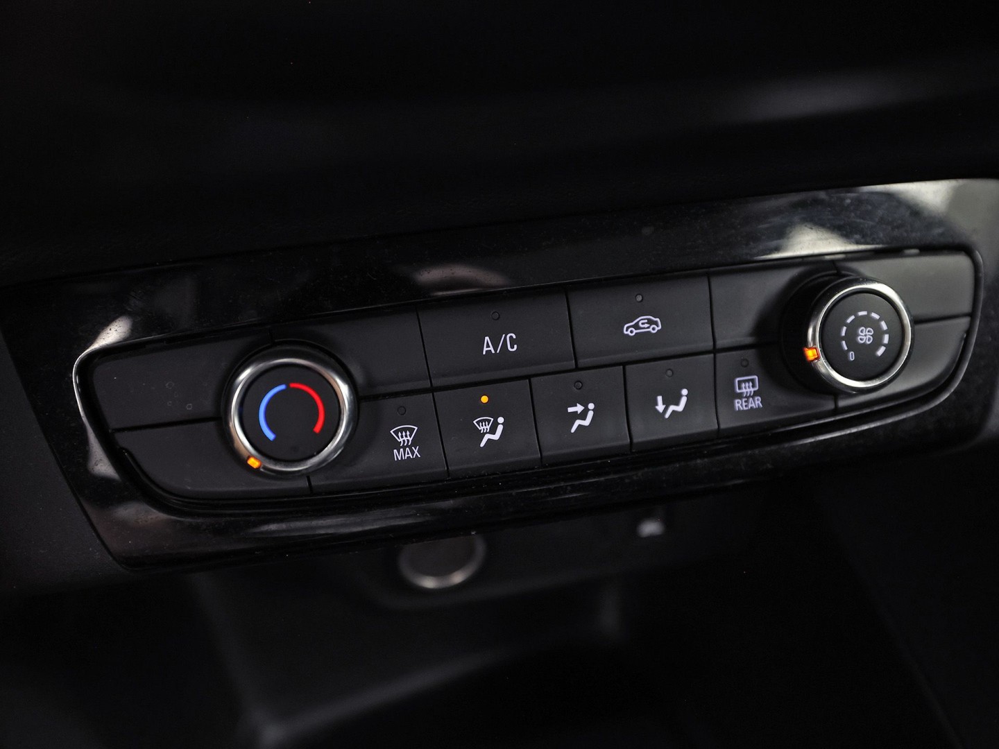 Opel Corsa 1.2 Sport (APPLE CARPLAY, GROOT NAVI, CRUISE, LM VELGEN, SPORTSTOELEN, LANE ASSIST, NIEUWSTAAT)