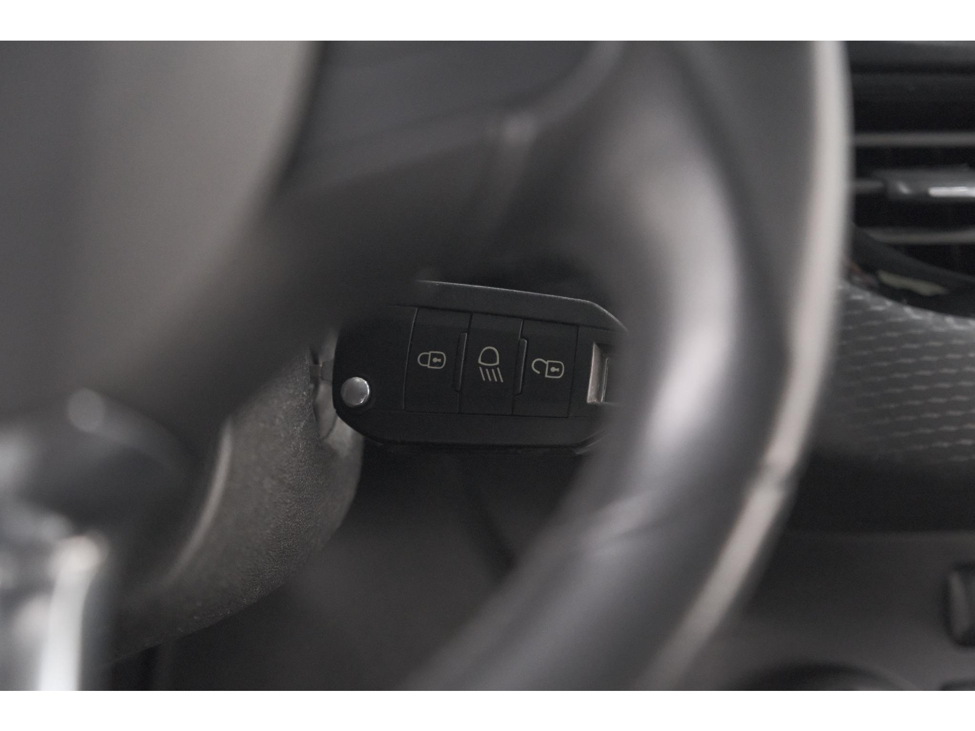 Peugeot 208 PureTech 82 Signature | Parkeersensoren | Apple Carplay | Navigatie